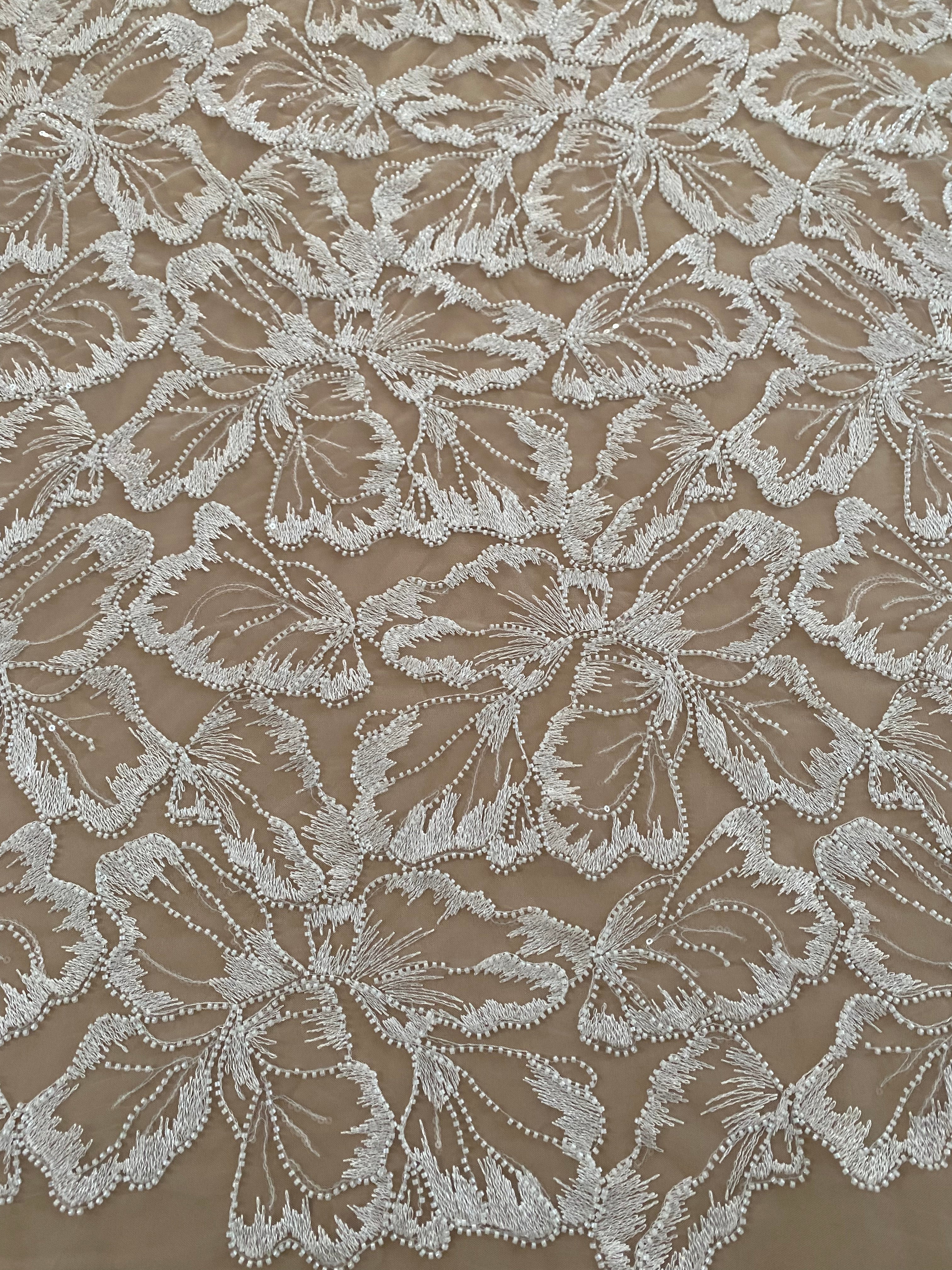 Dantela Couture Ivory virágmintás, gyöngyökkel és flitterekkel