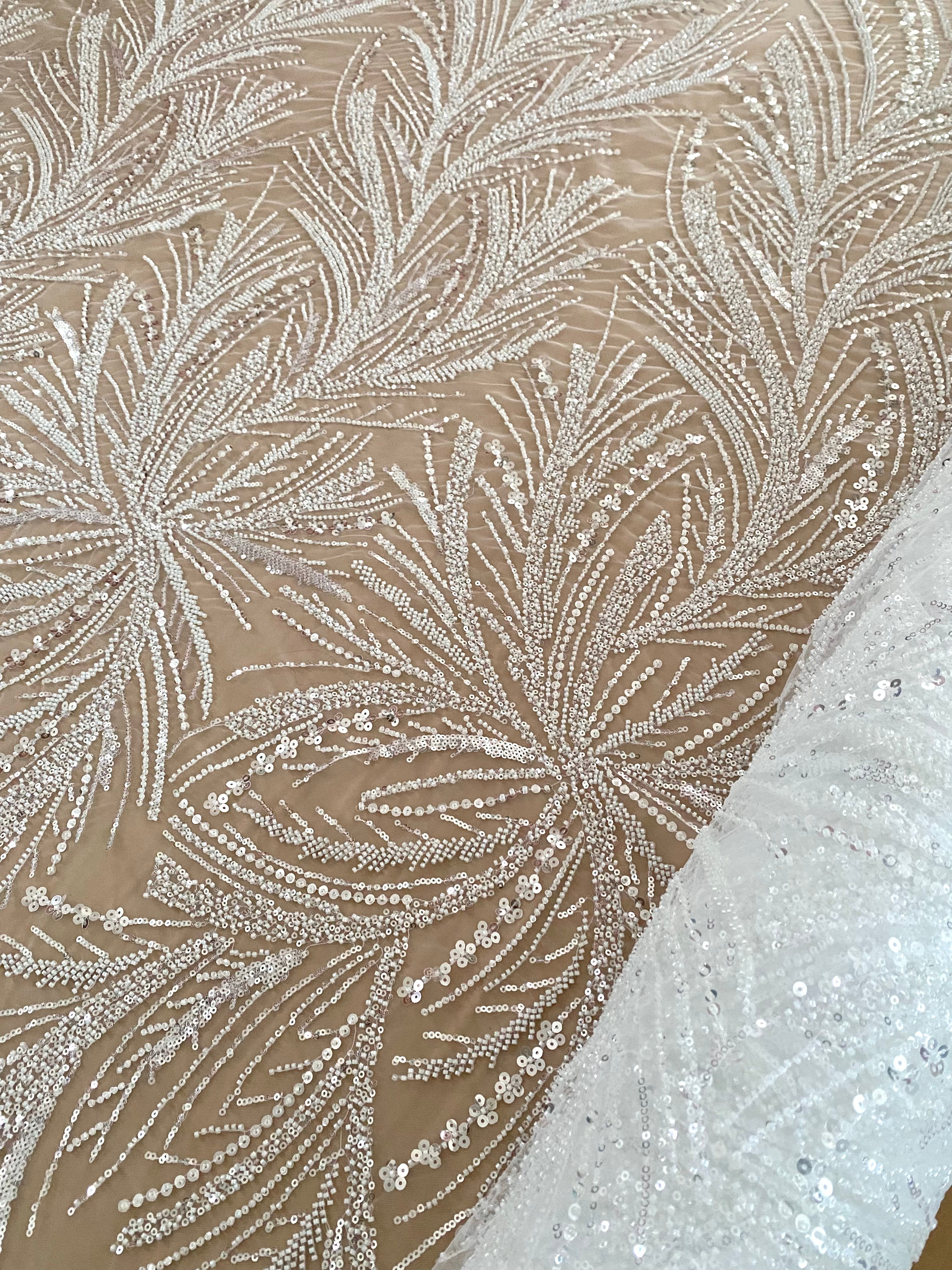 Dantela Couture Ivory gyöngyökkel és flitterekkel