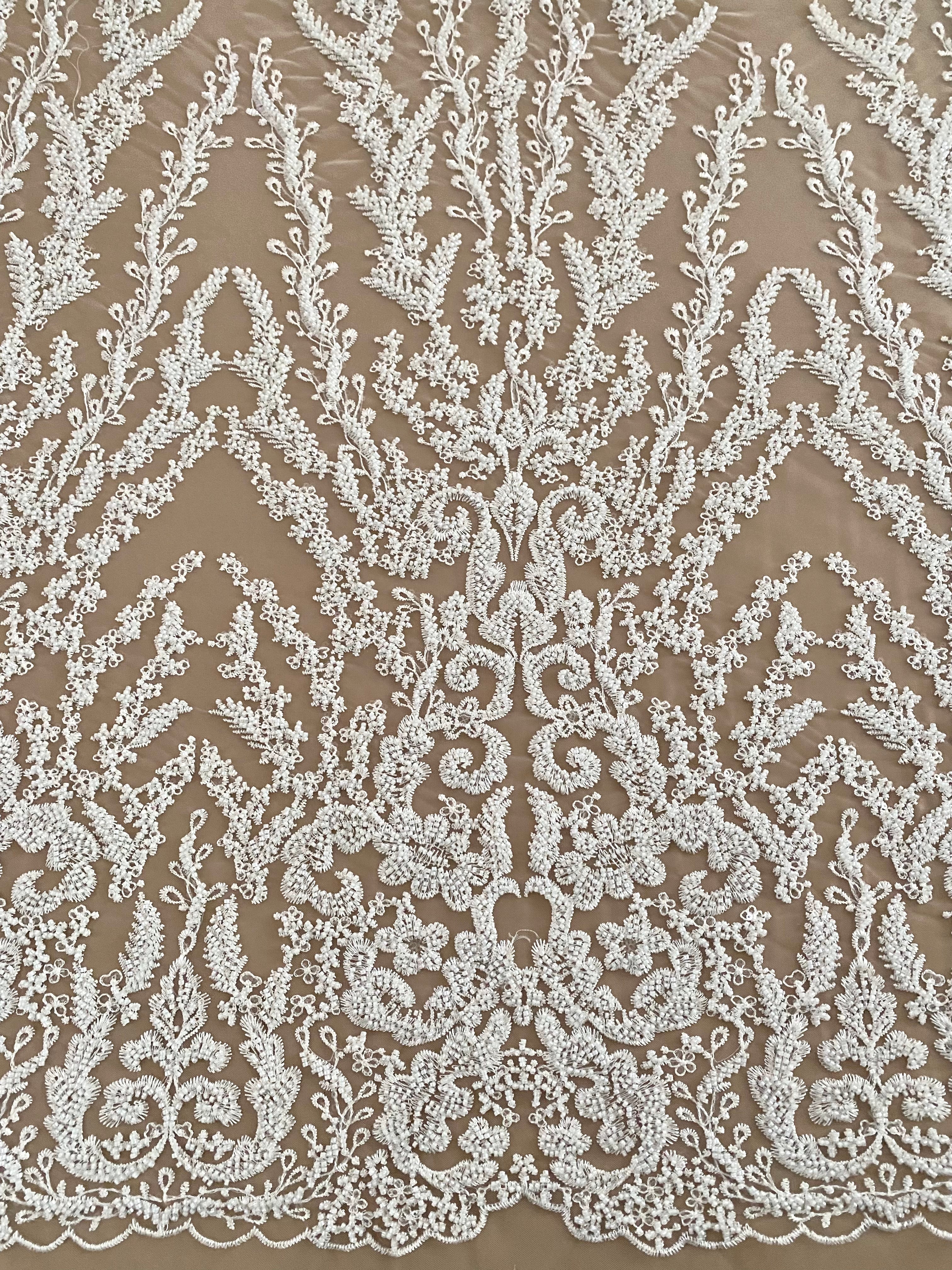 Dantela Couture Ivory geometriai mintával, gyöngyökkel és flitterekkel