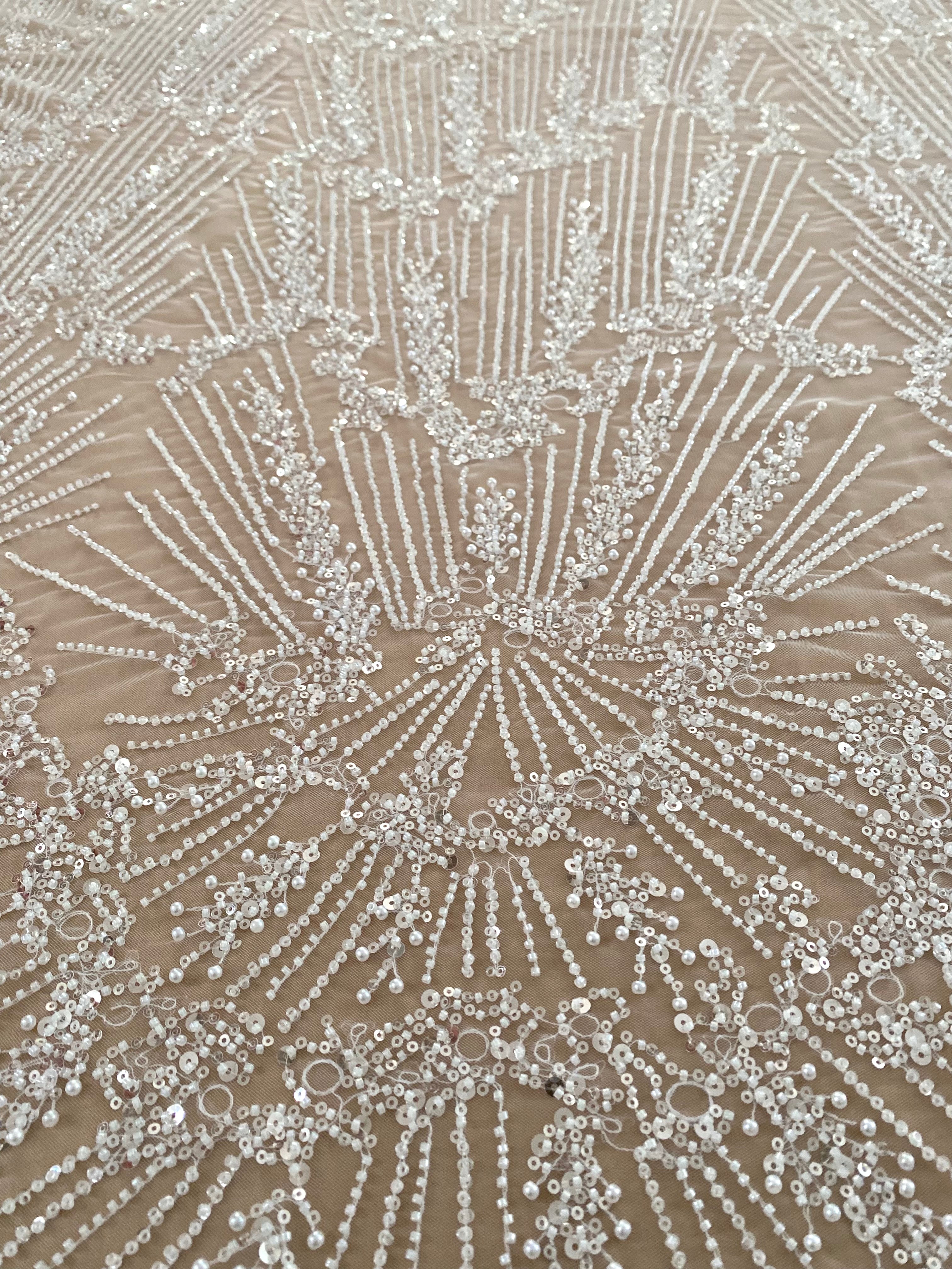 Dantela Couture Ivory geometriai mintával, gyöngyökkel és flitterekkel
