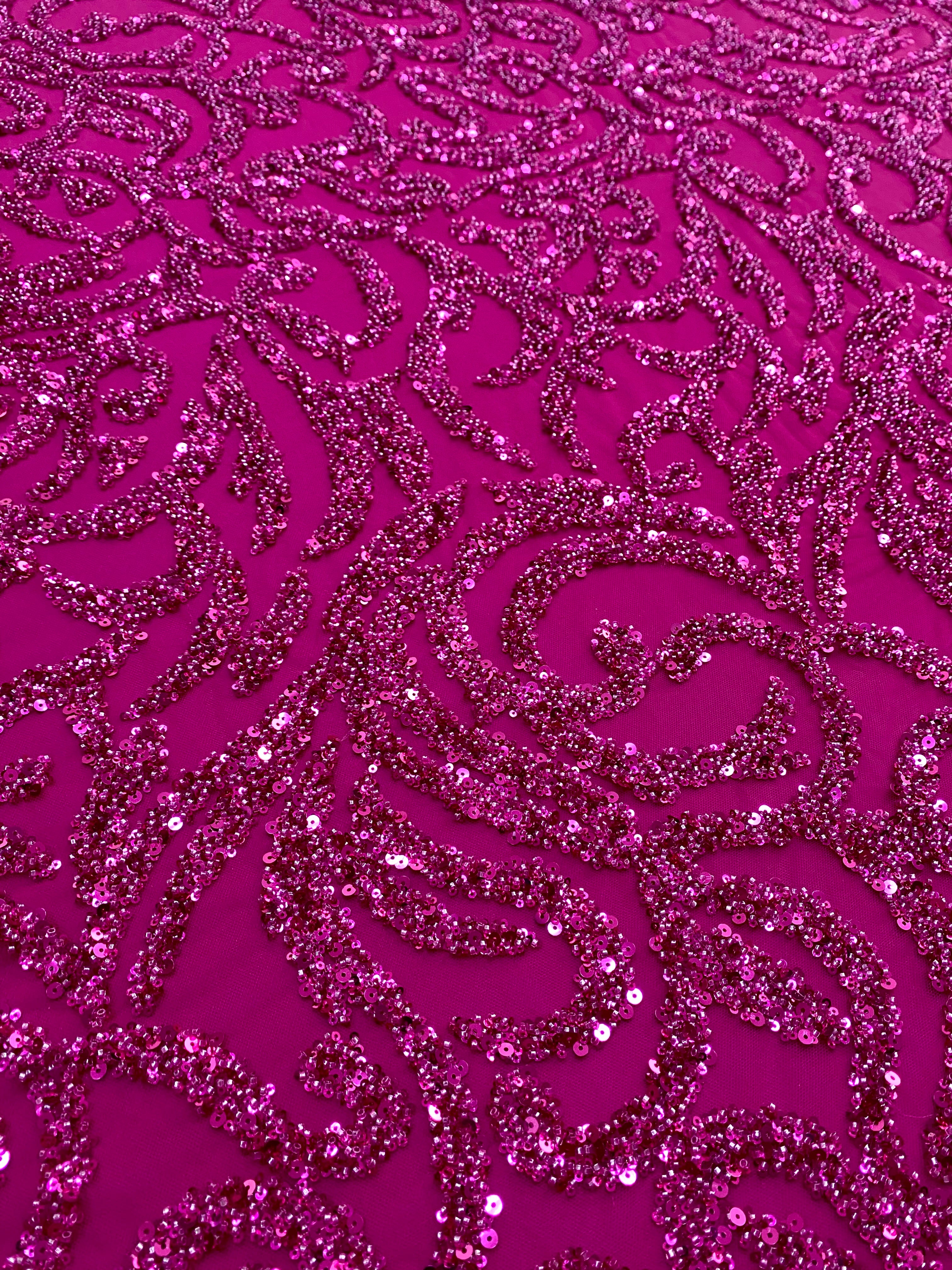 Dantela Couture Fucsia geometriai mintával, gyöngyökkel és flitterekkel