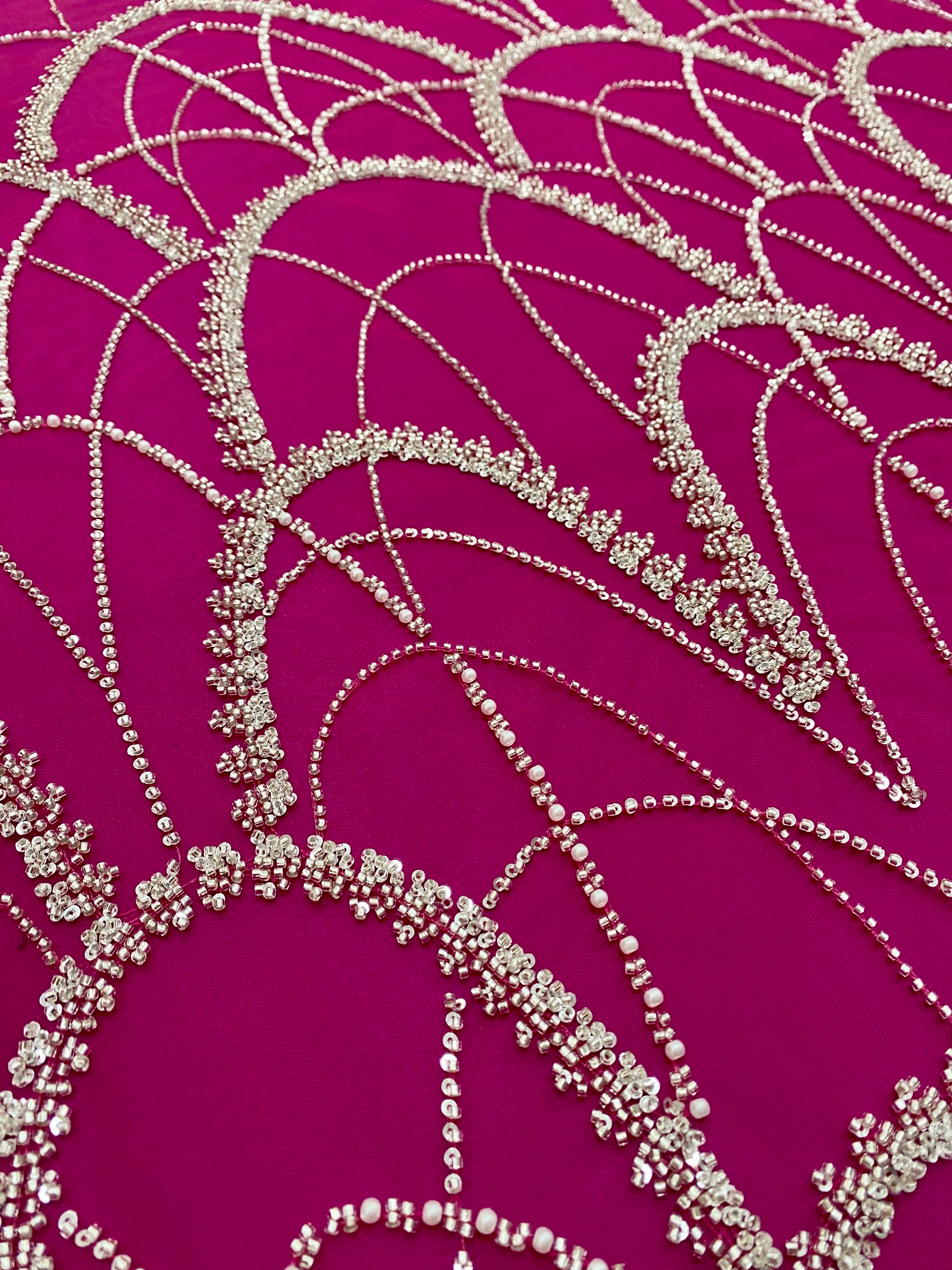 Dantela Couture Argintie pe Tulle Fucsia cu Model Geometric, cu Perle, Margele Si Paiete