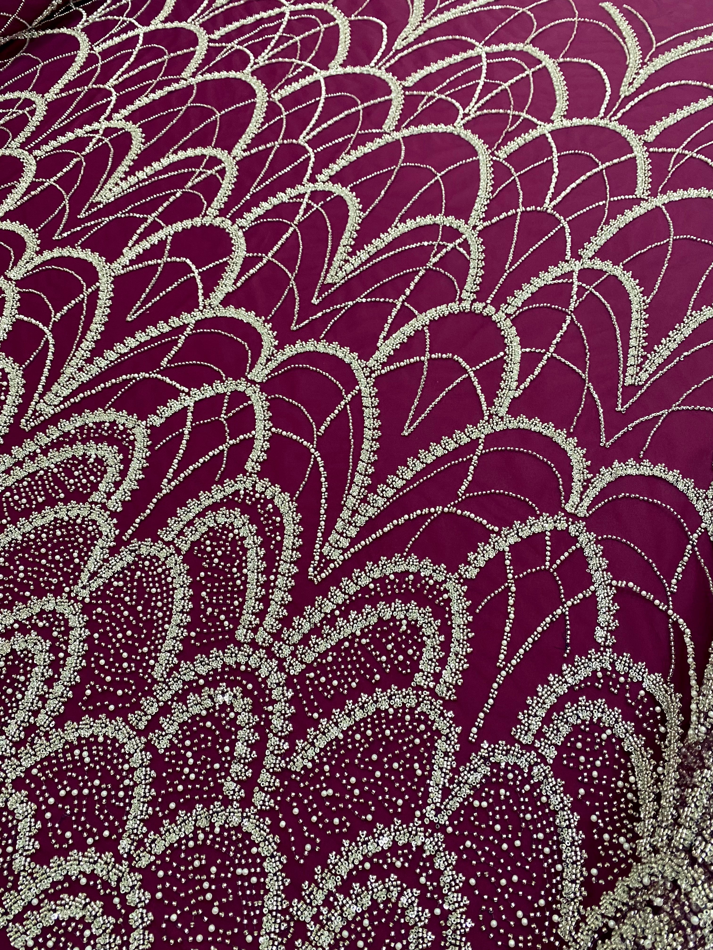 Dantela Couture Argintie pe Tulle Magenta Inchis cu Model Geometric, cu Perle, Margele si Paiete