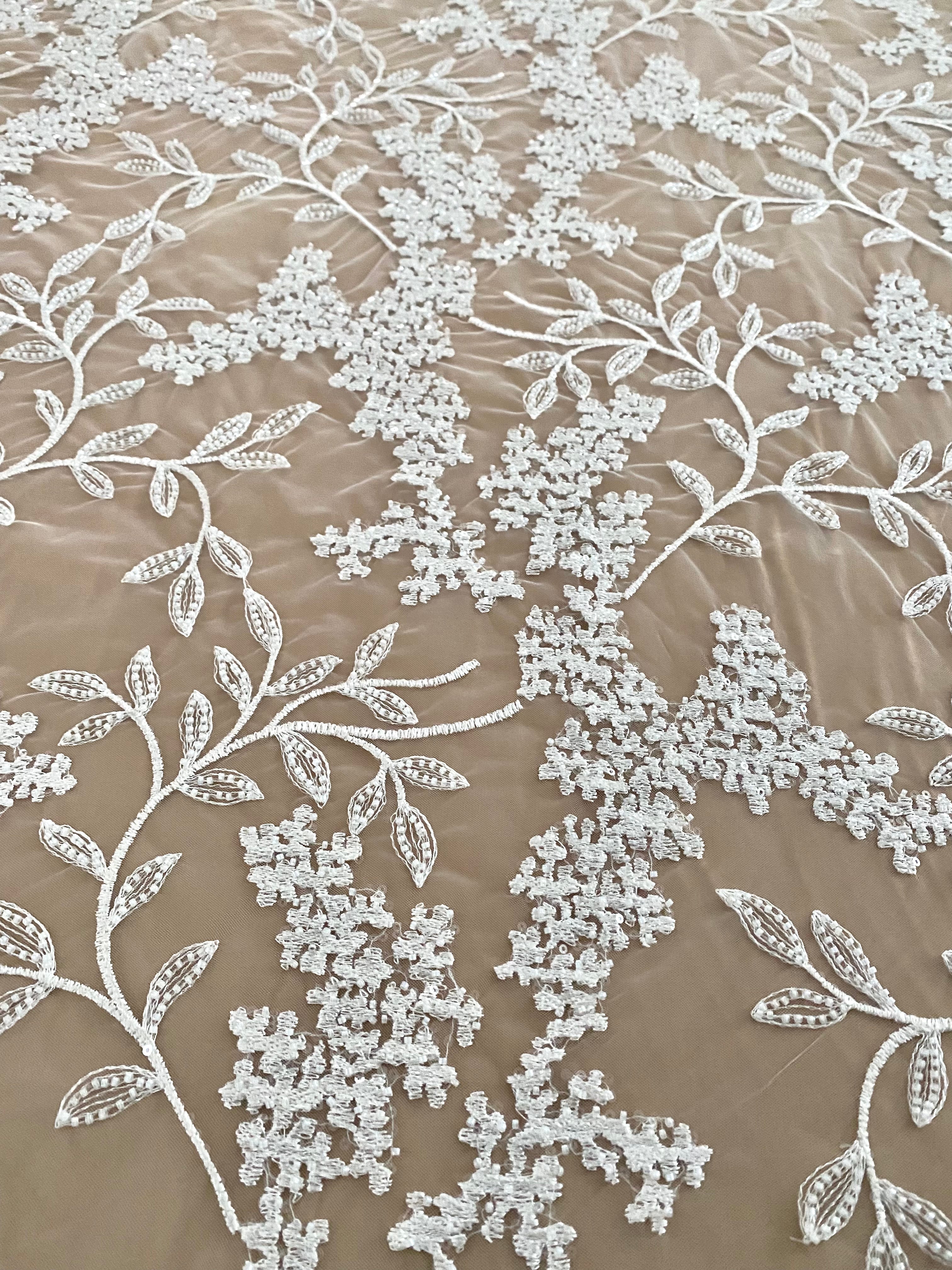 Dantela Couture Ivory virágmintás, gyöngyökkel és flitterekkel