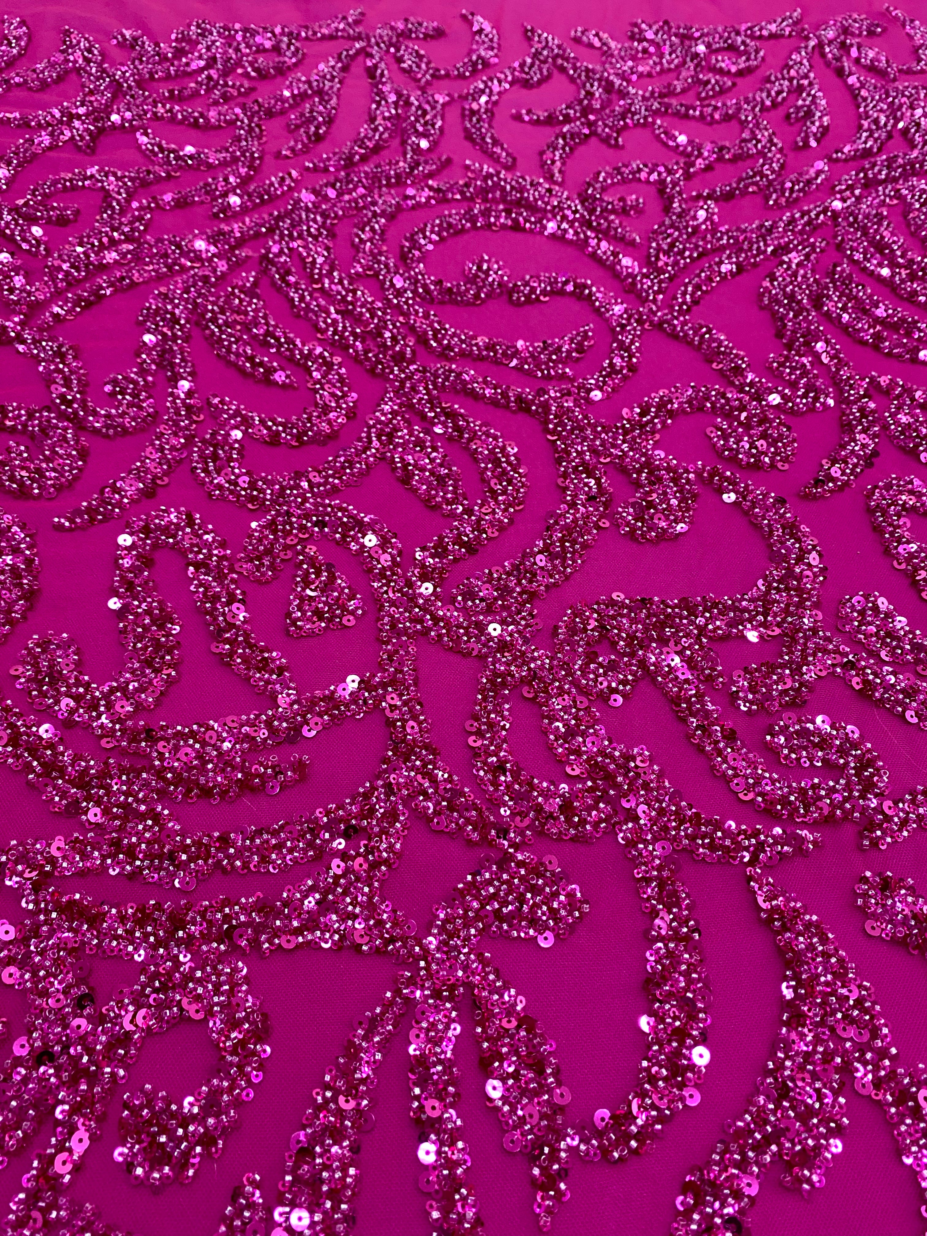 Dantela Couture Fucsia geometriai mintával, gyöngyökkel és flitterekkel