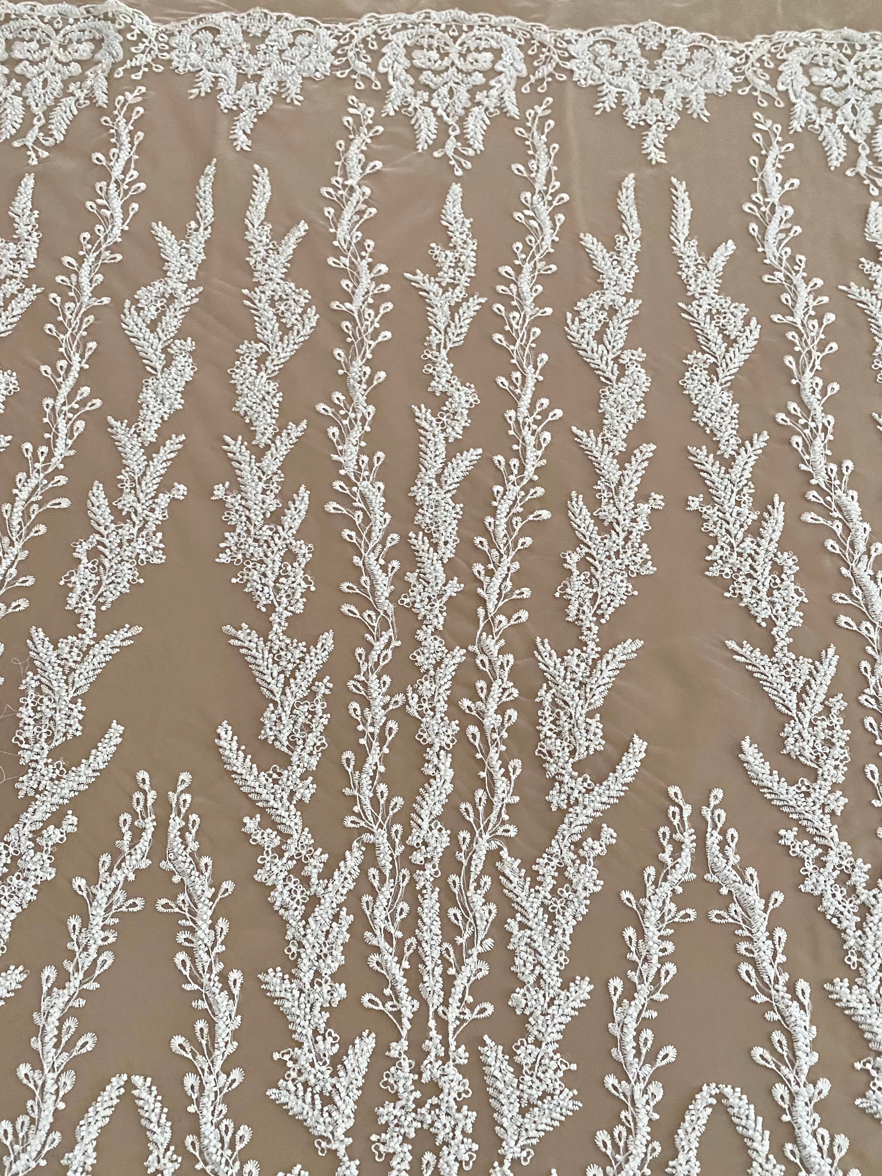 Dantela Couture Ivory geometriai mintával, gyöngyökkel és flitterekkel
