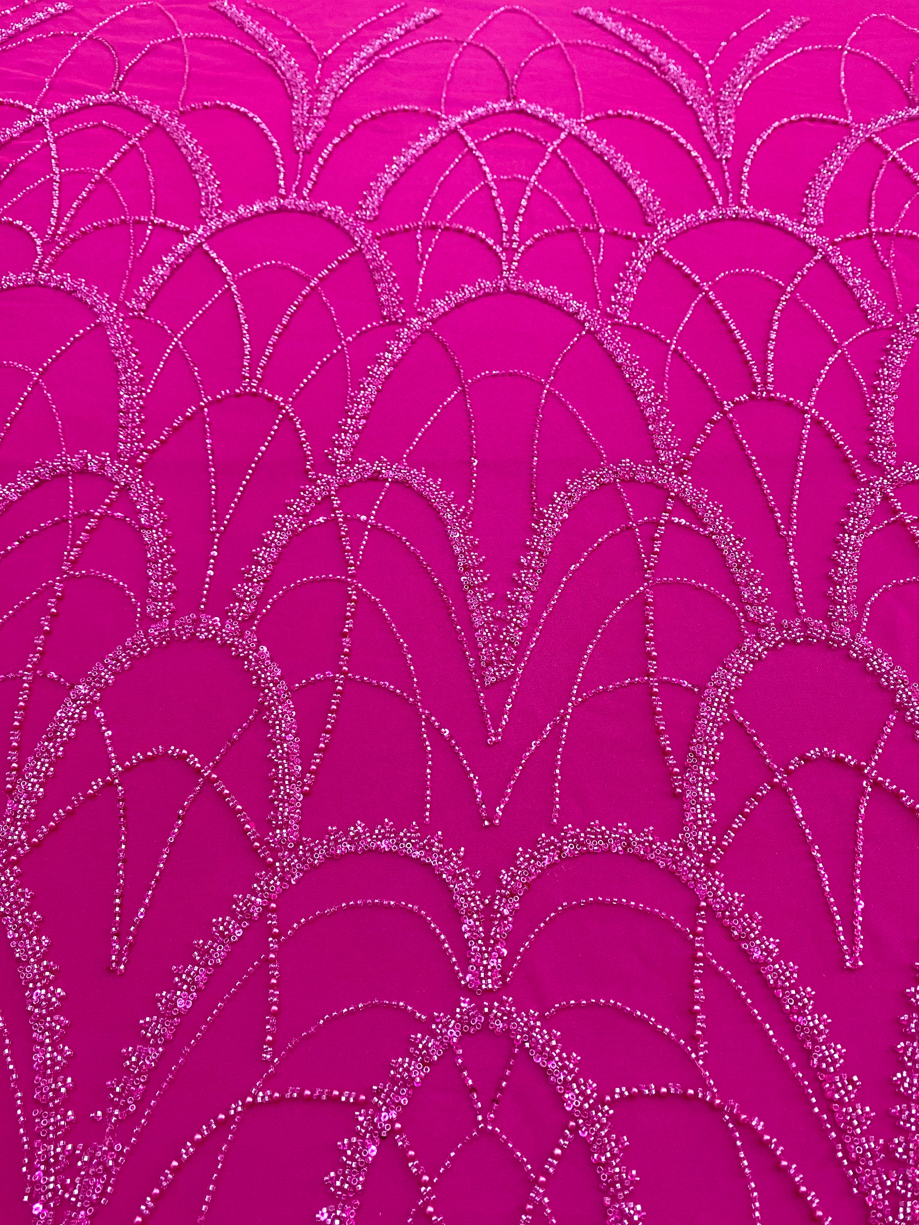 Dantela Couture Fucsia geometriai mintával, gyöngyökkel, gyöngyöcskékkel és flitterekkel