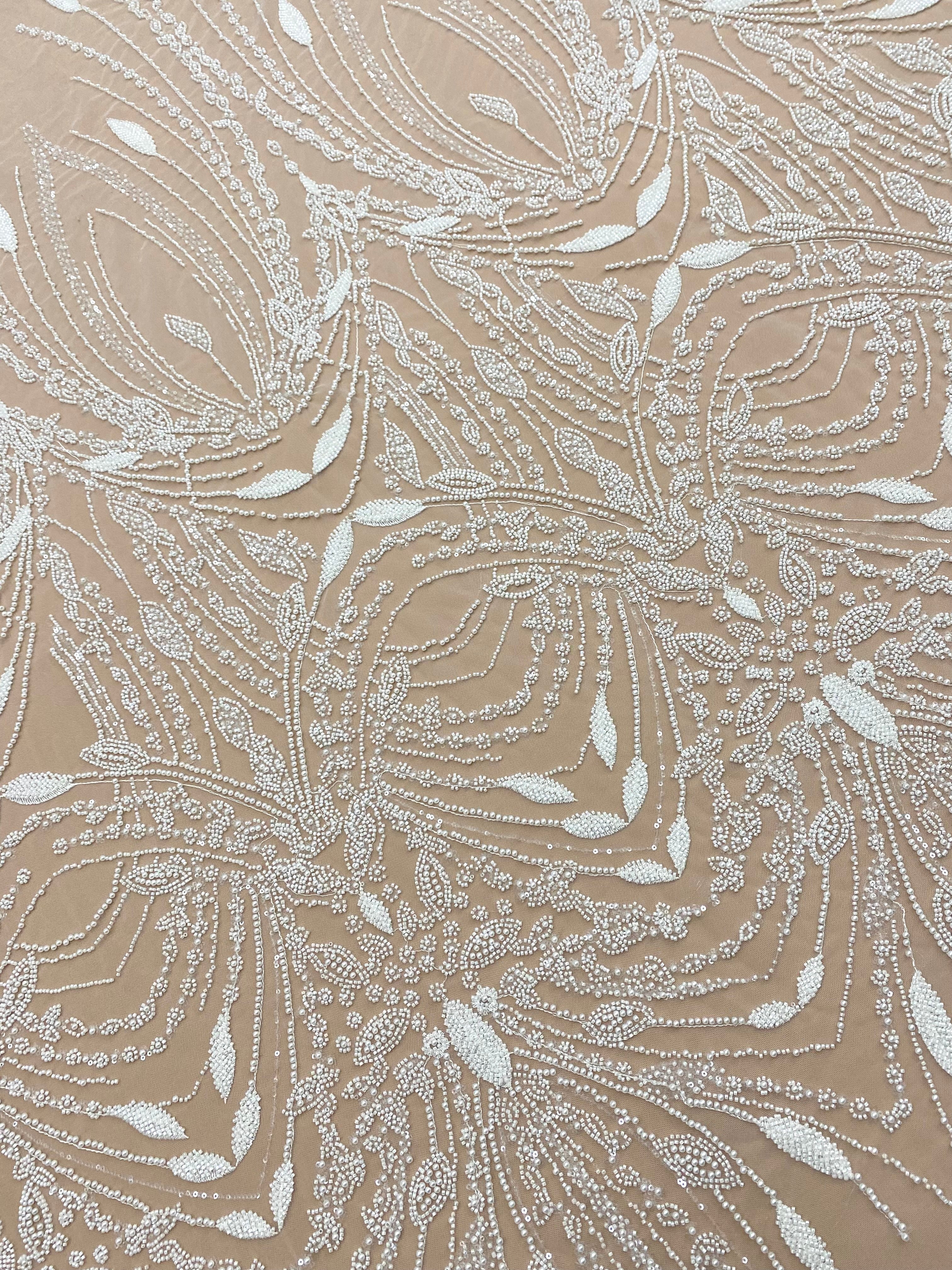 Csipke Couture Ivory geometrikus mintával, gyöngyökkel, díszgyöngyökkel és flitterekkel