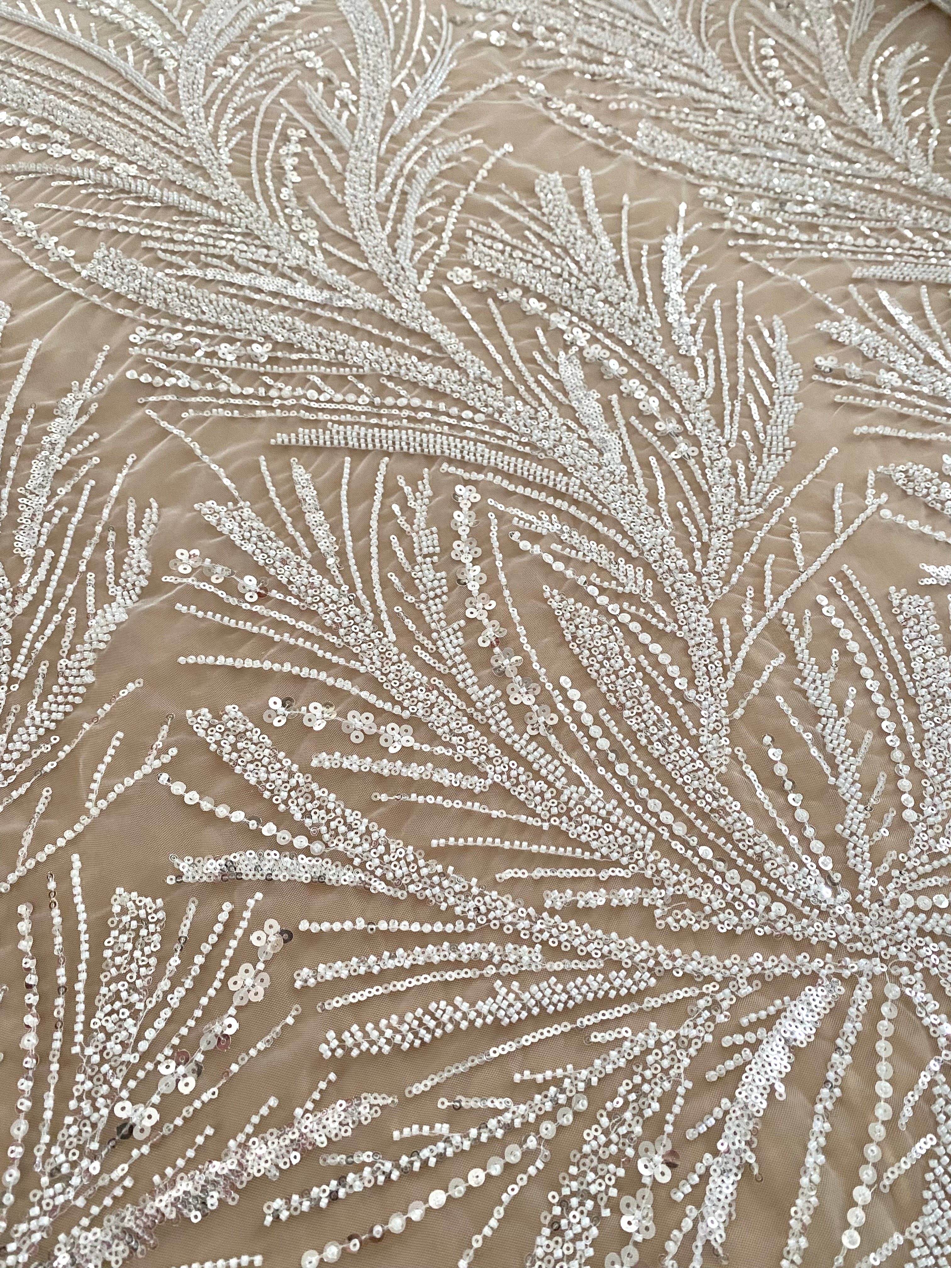 Dantela Couture Ivory gyöngyökkel és flitterekkel