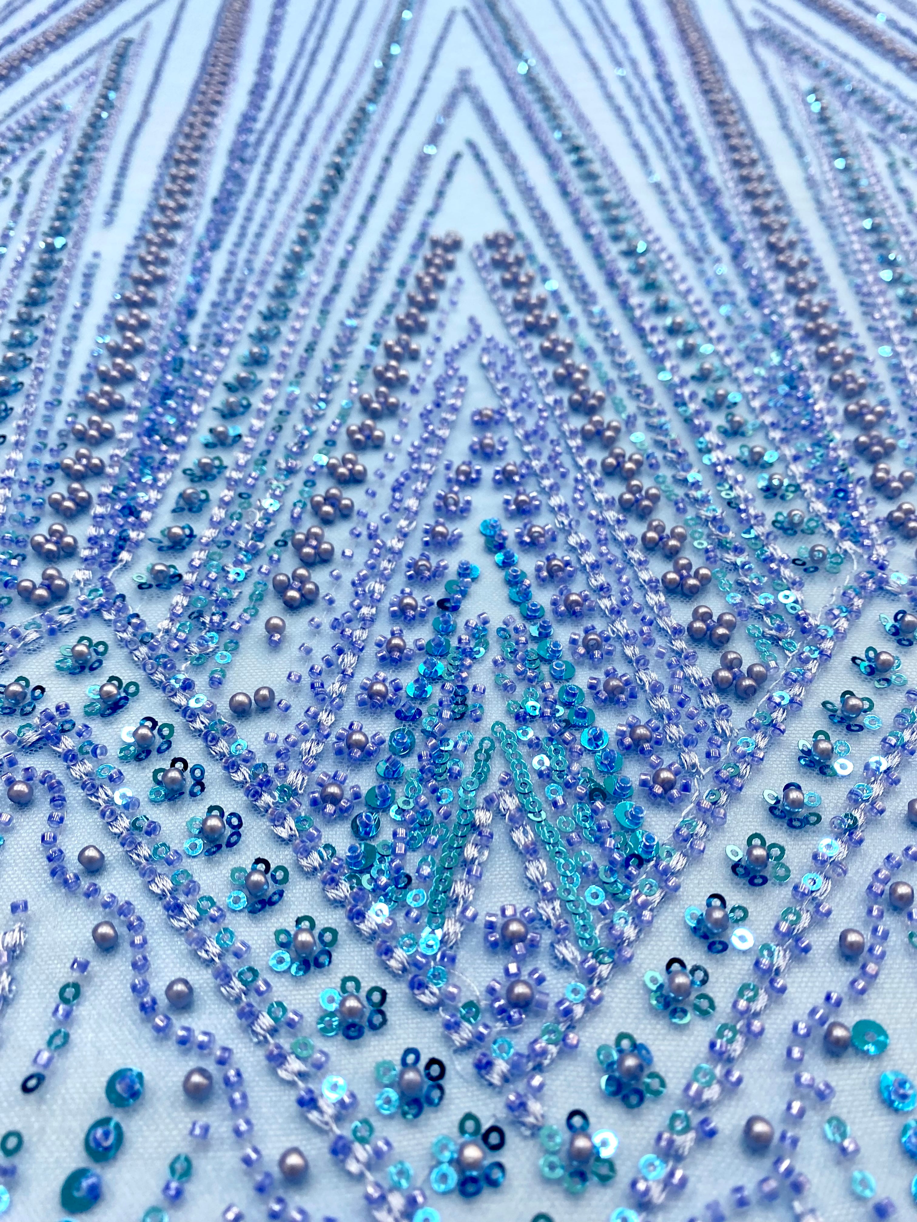 Dantela Couture Égkék Geometriai Mintával, Gyöngyökkel, Gyöngyöcskékkel és Flitterekkel