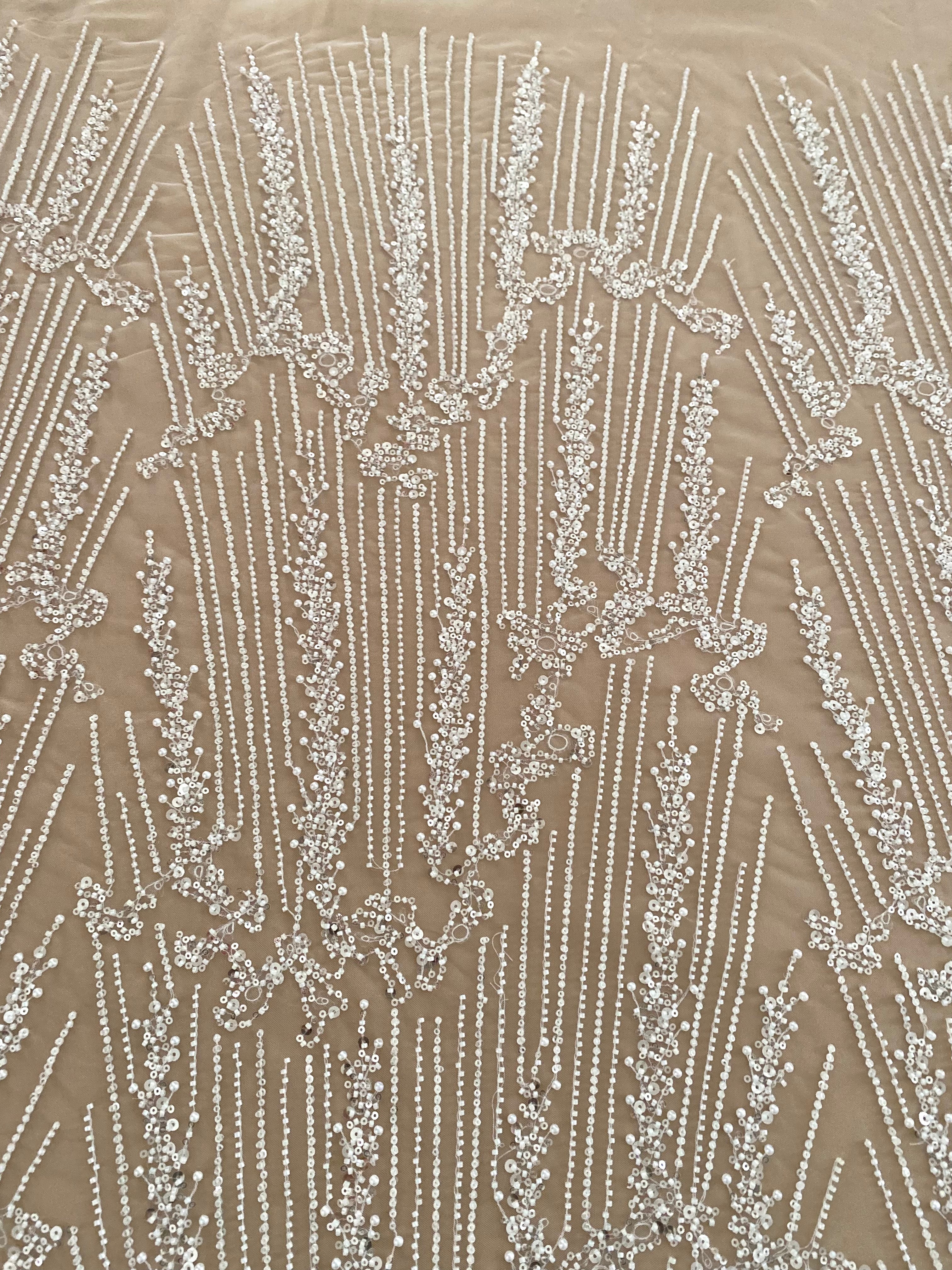 Dantela Couture Ivory geometriai mintával, gyöngyökkel és flitterekkel