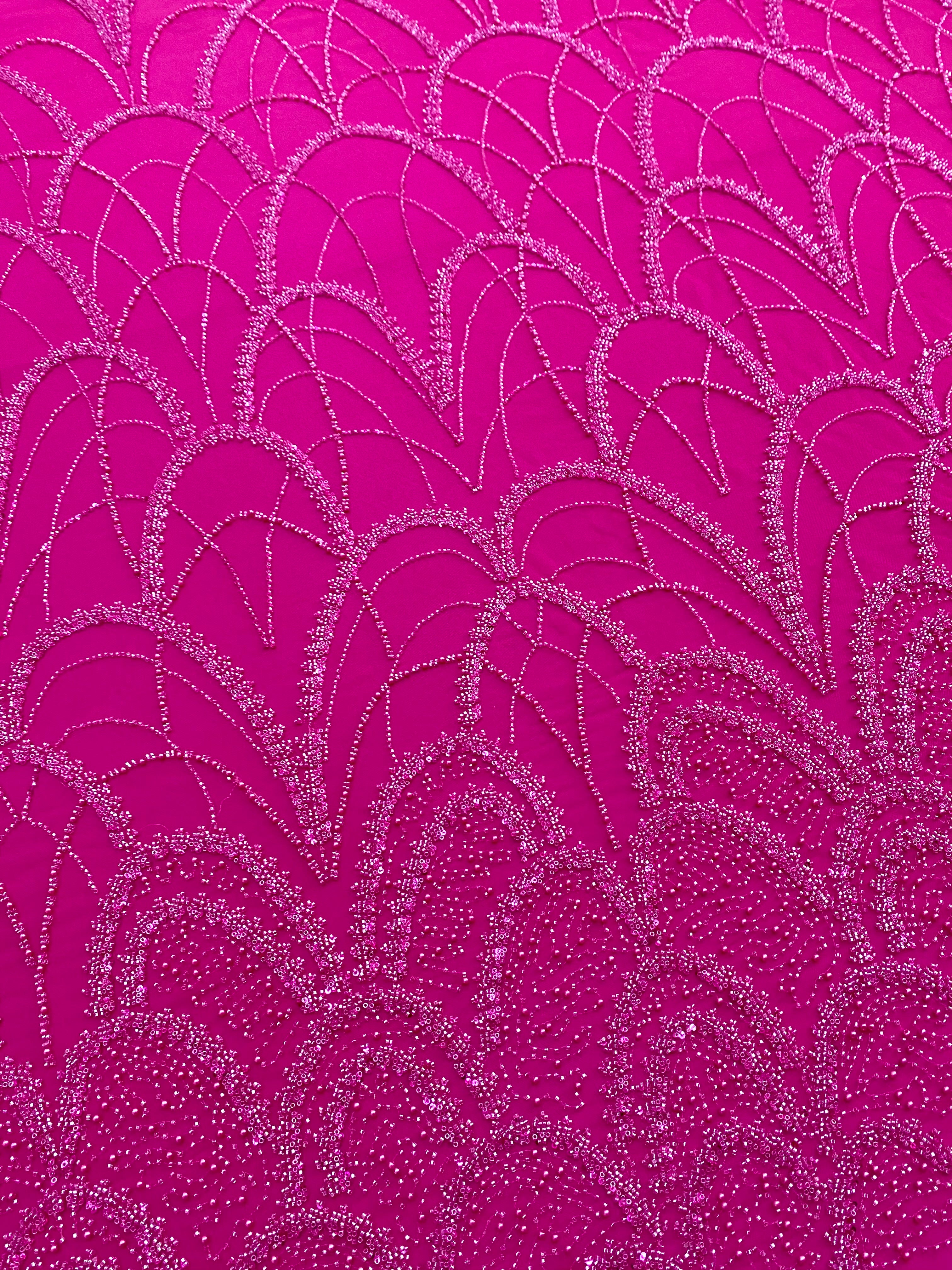 Dantela Couture Fucsia geometriai mintával, gyöngyökkel, gyöngyöcskékkel és flitterekkel