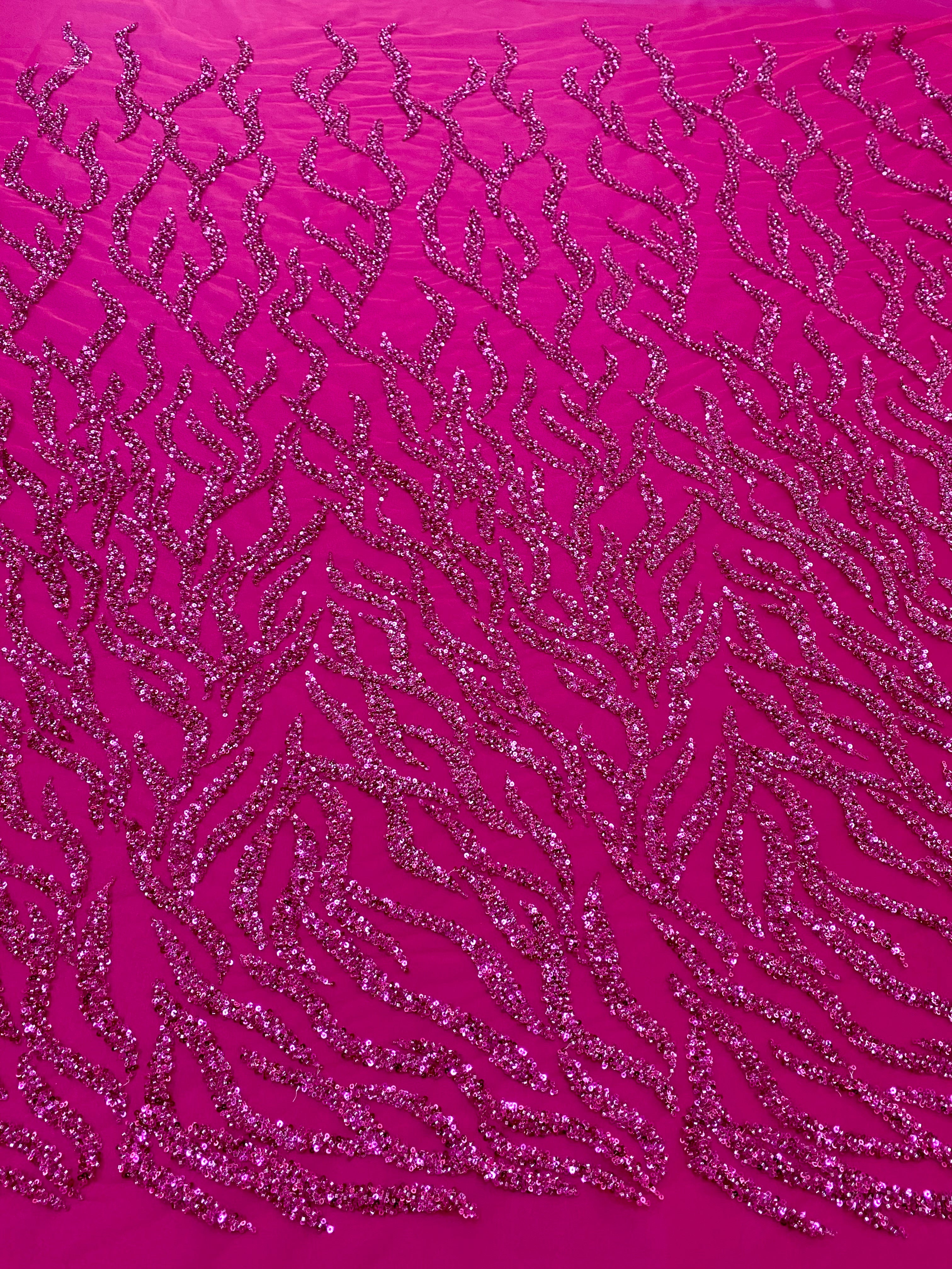 Dantela Couture Fucsia gyöngyökkel és flitterekkel, szálakkal