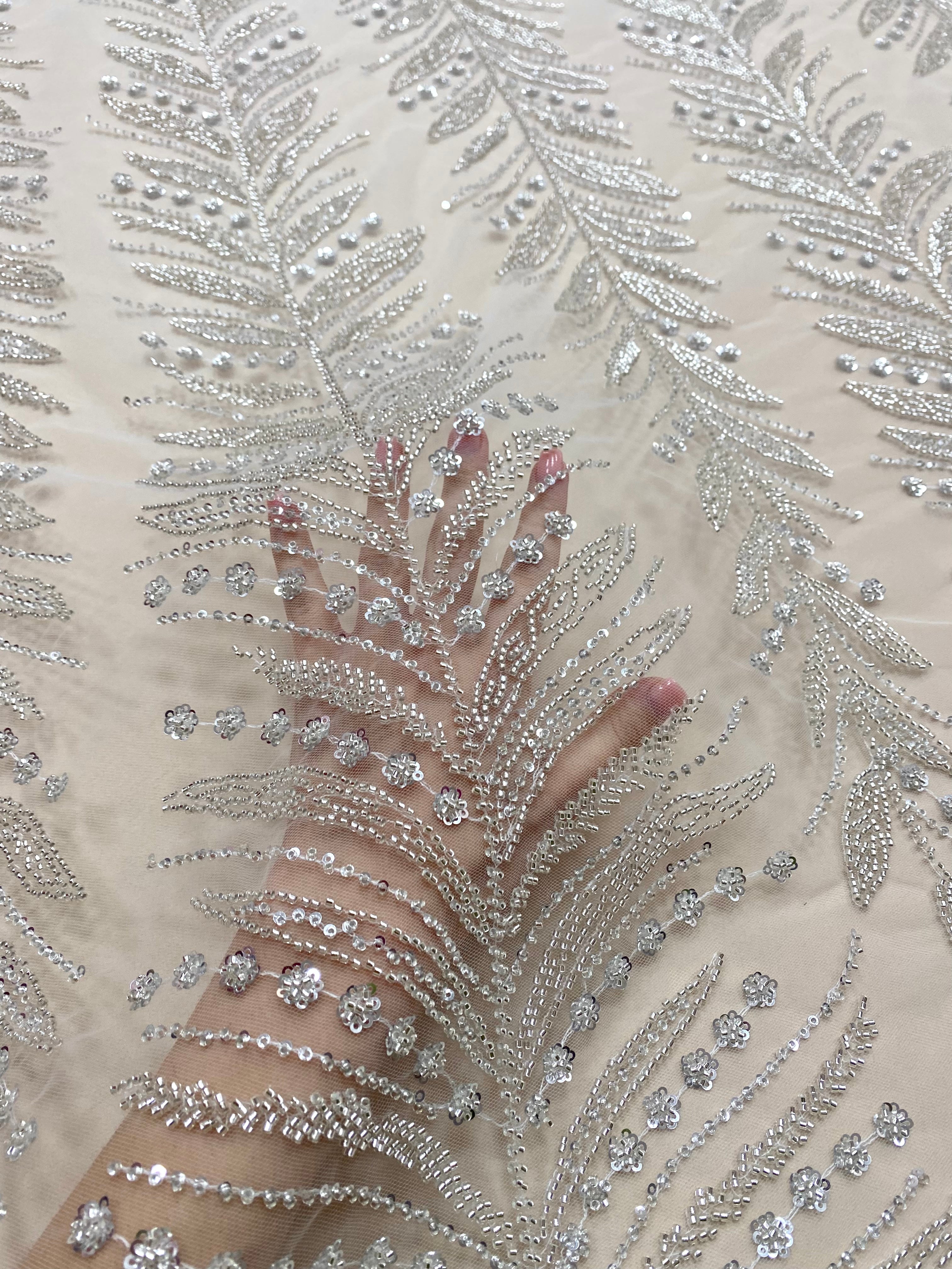 Ezüst Couture Csipke Ágakkal, Gyöngyökkel és Flitterekkel