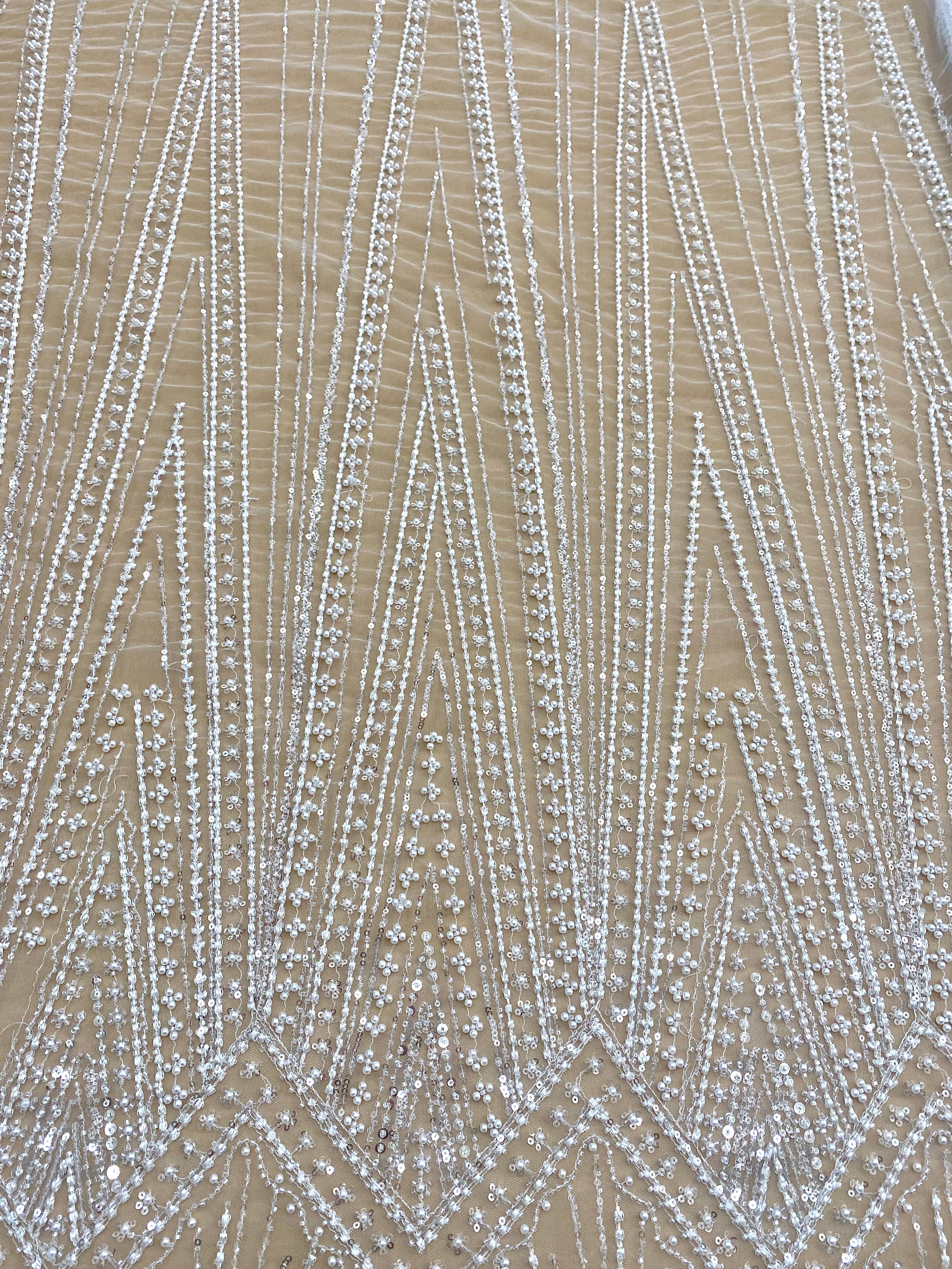 Dantela Couture Diamond geometriai mintával, gyöngyökkel, gyöngyökkel és flitterekkel