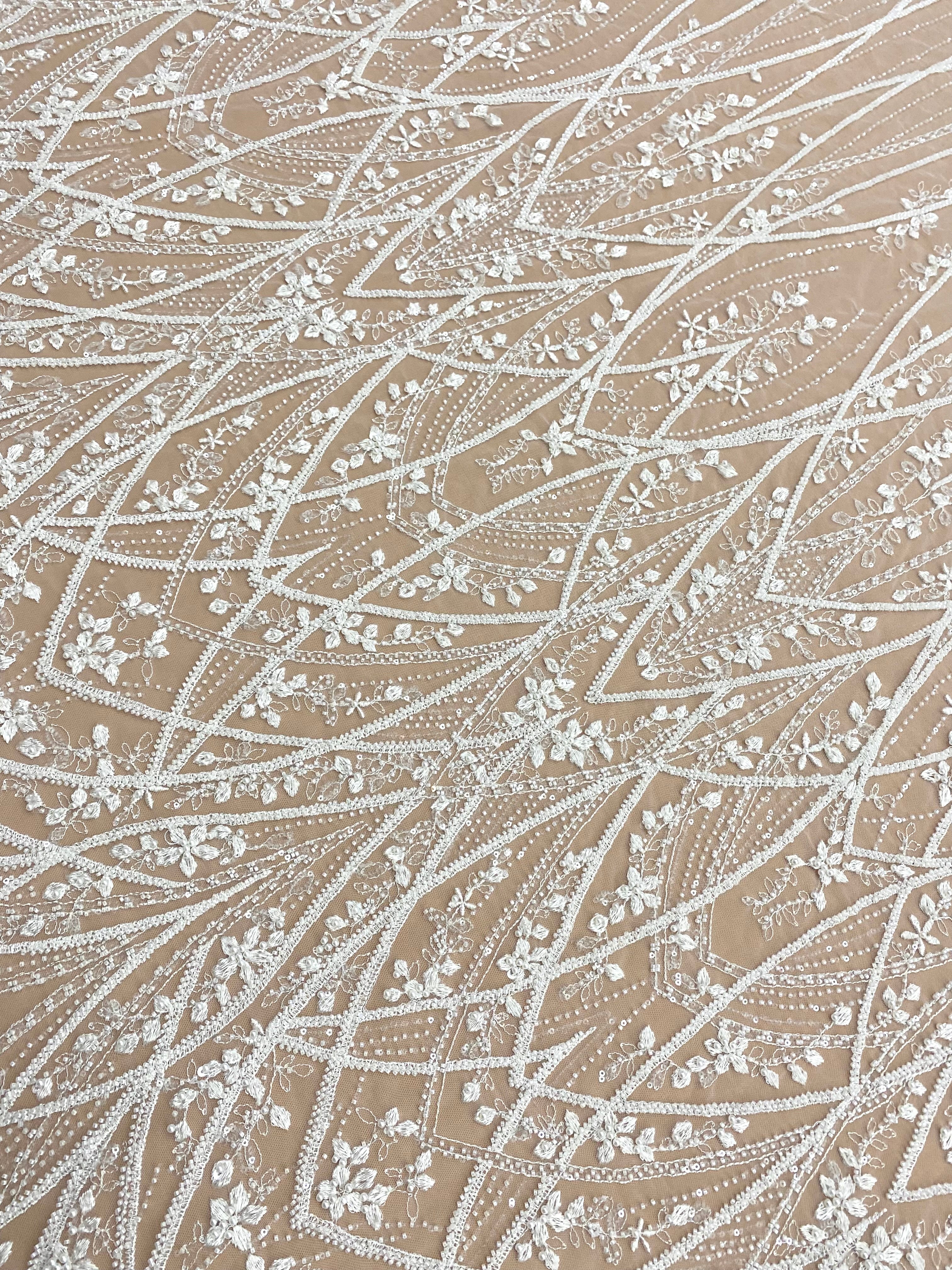 Cupon 1.55 m din Dantela Couture Ivory cu Model Geometric, cu Perle, Margele si Paiete