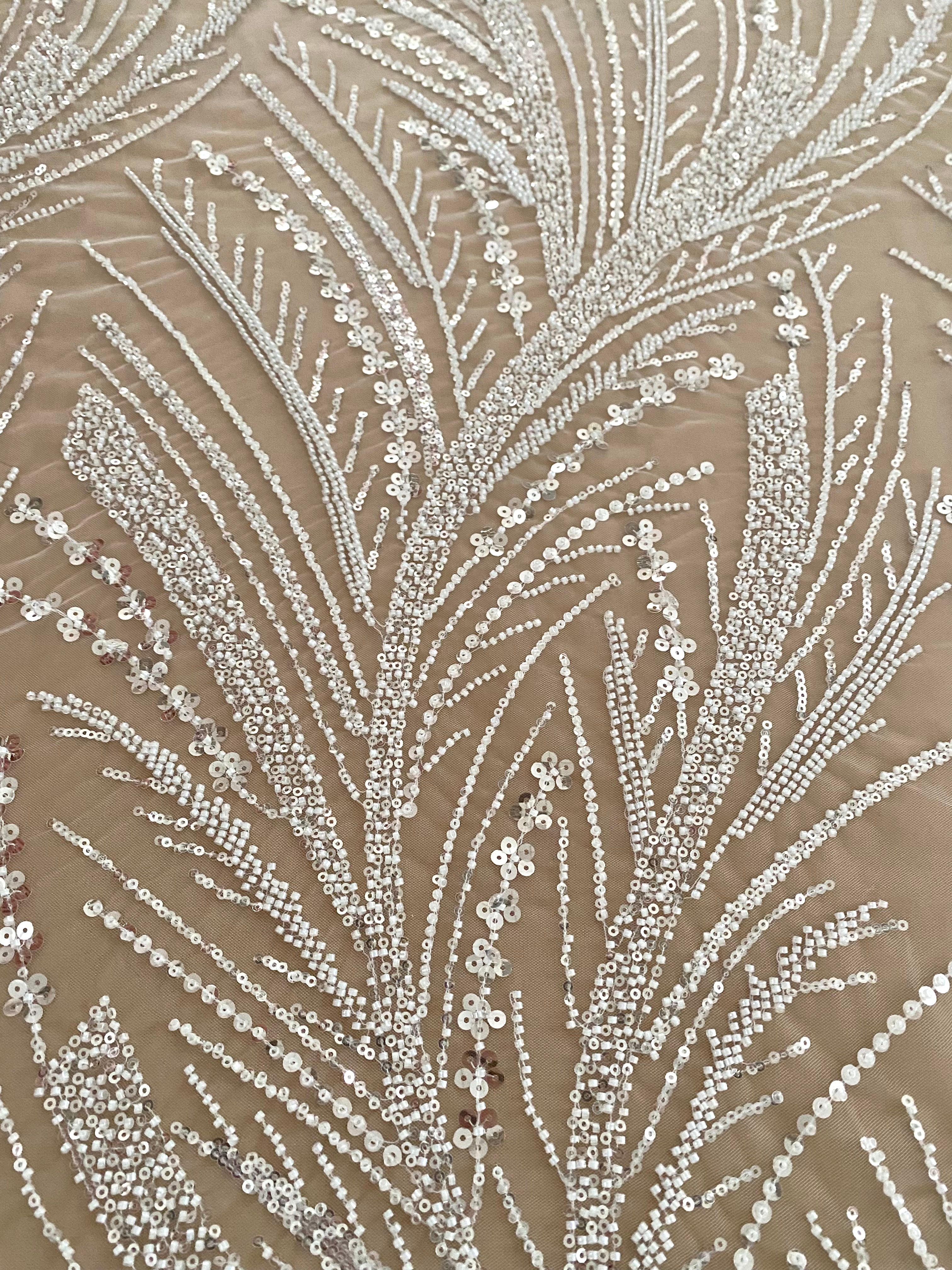 Dantela Couture Ivory gyöngyökkel és flitterekkel