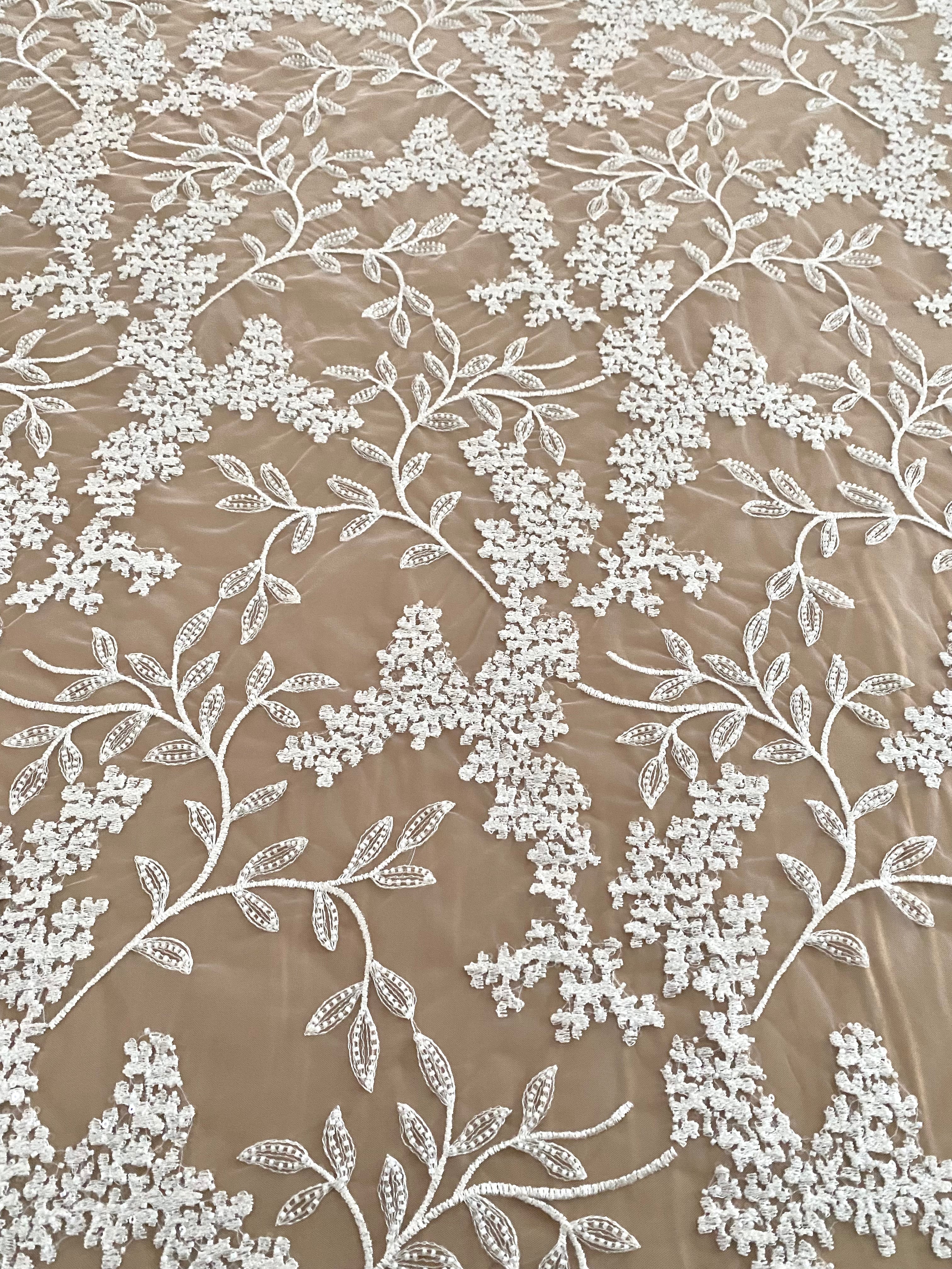 Dantela Couture Ivory virágmintás, gyöngyökkel és flitterekkel