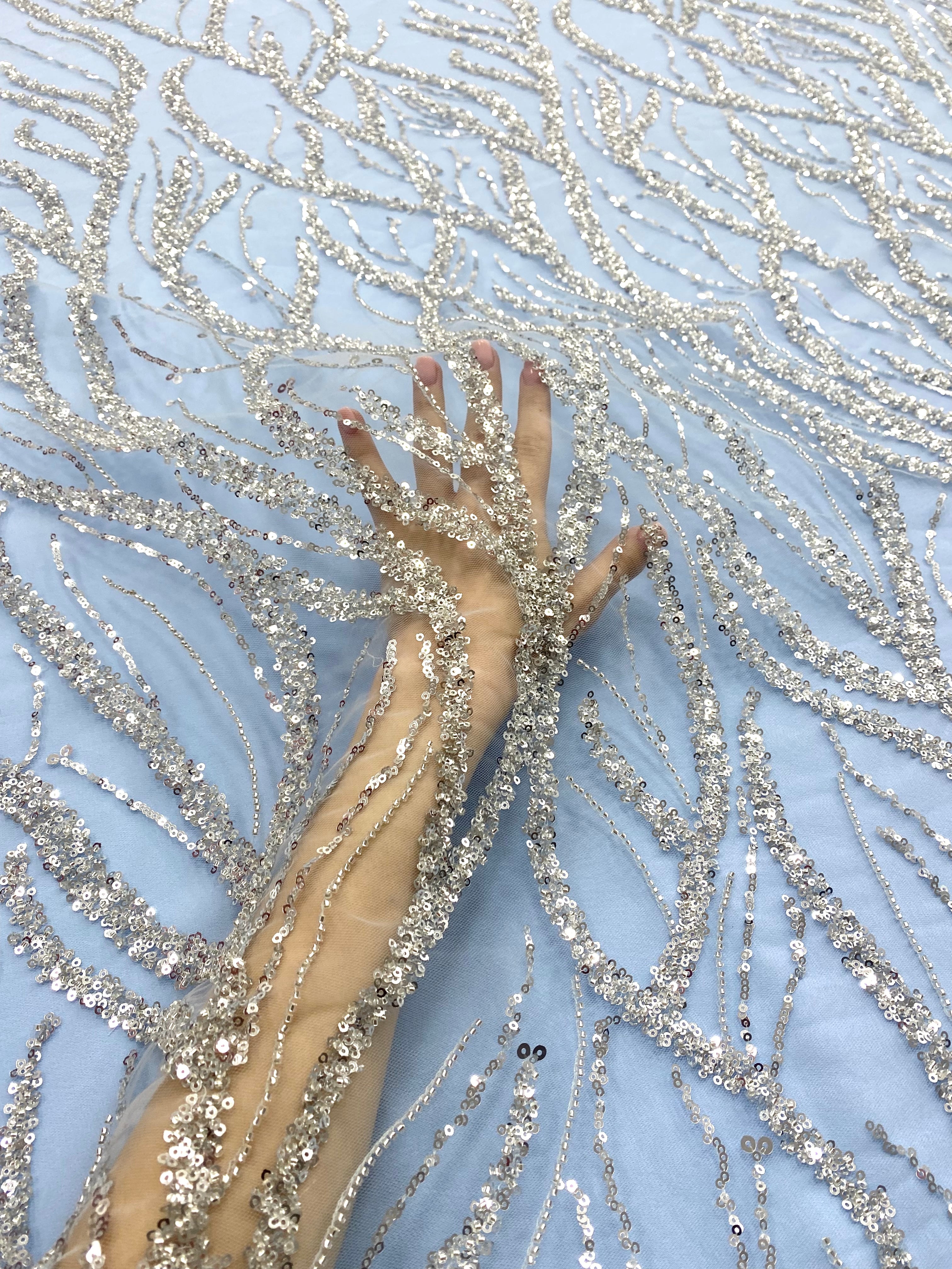 Dantela Couture Argintie pe Tulle Baby Blue cu Siraguri, Cu Margele Si Paiete