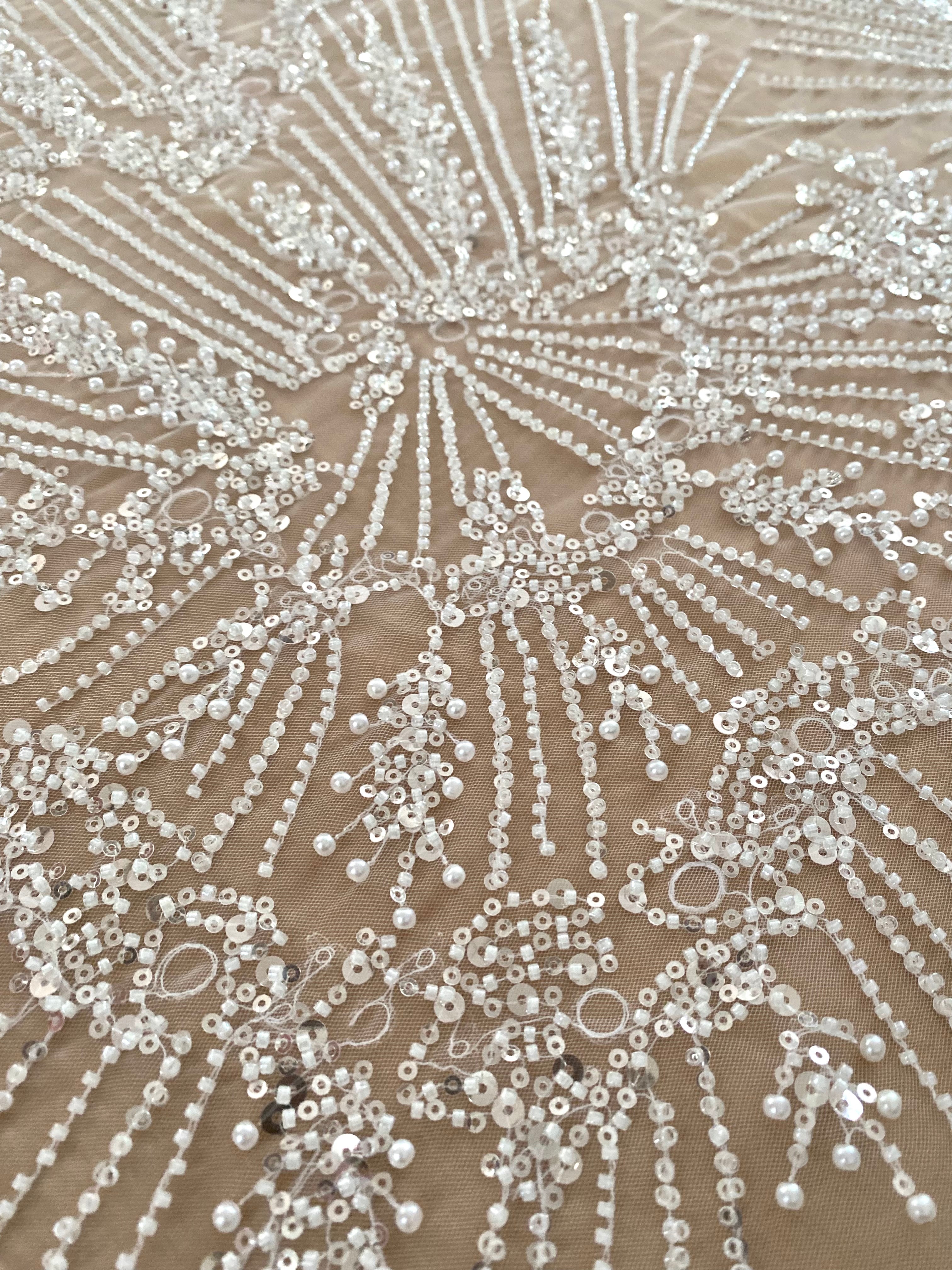 Dantela Couture Ivory geometriai mintával, gyöngyökkel és flitterekkel