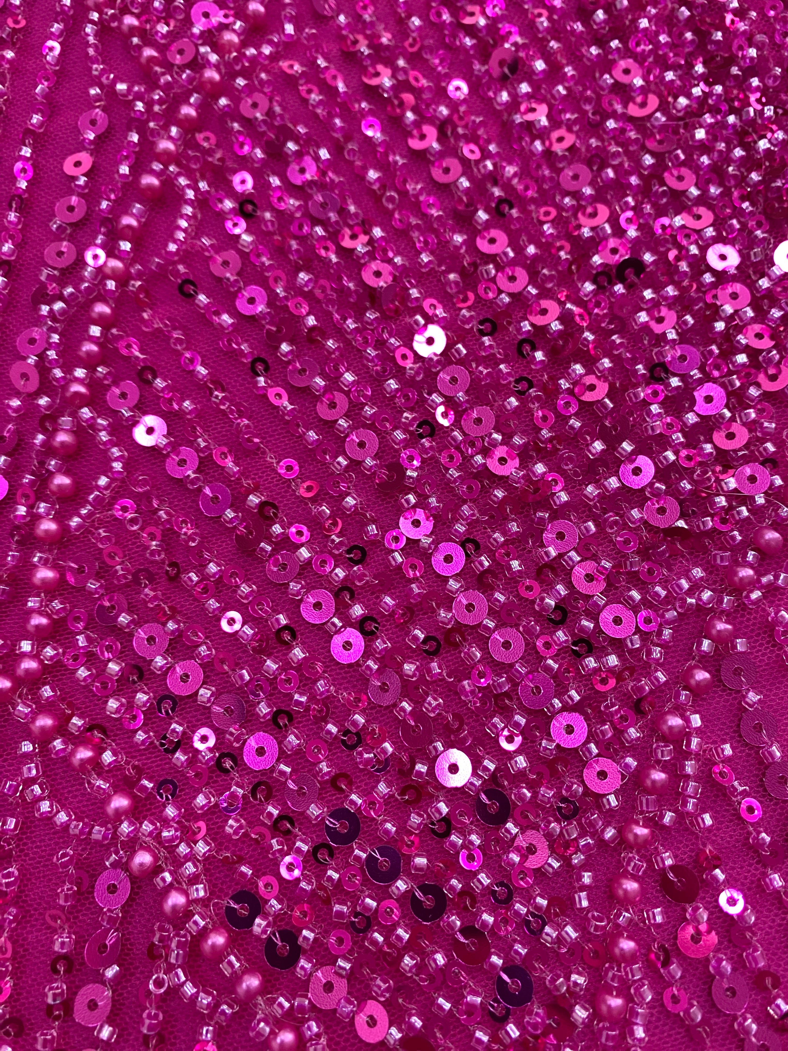 Dantela Couture Fucsia geometriai mintával, gyöngyökkel, gyöngyöcskékkel és flitterekkel