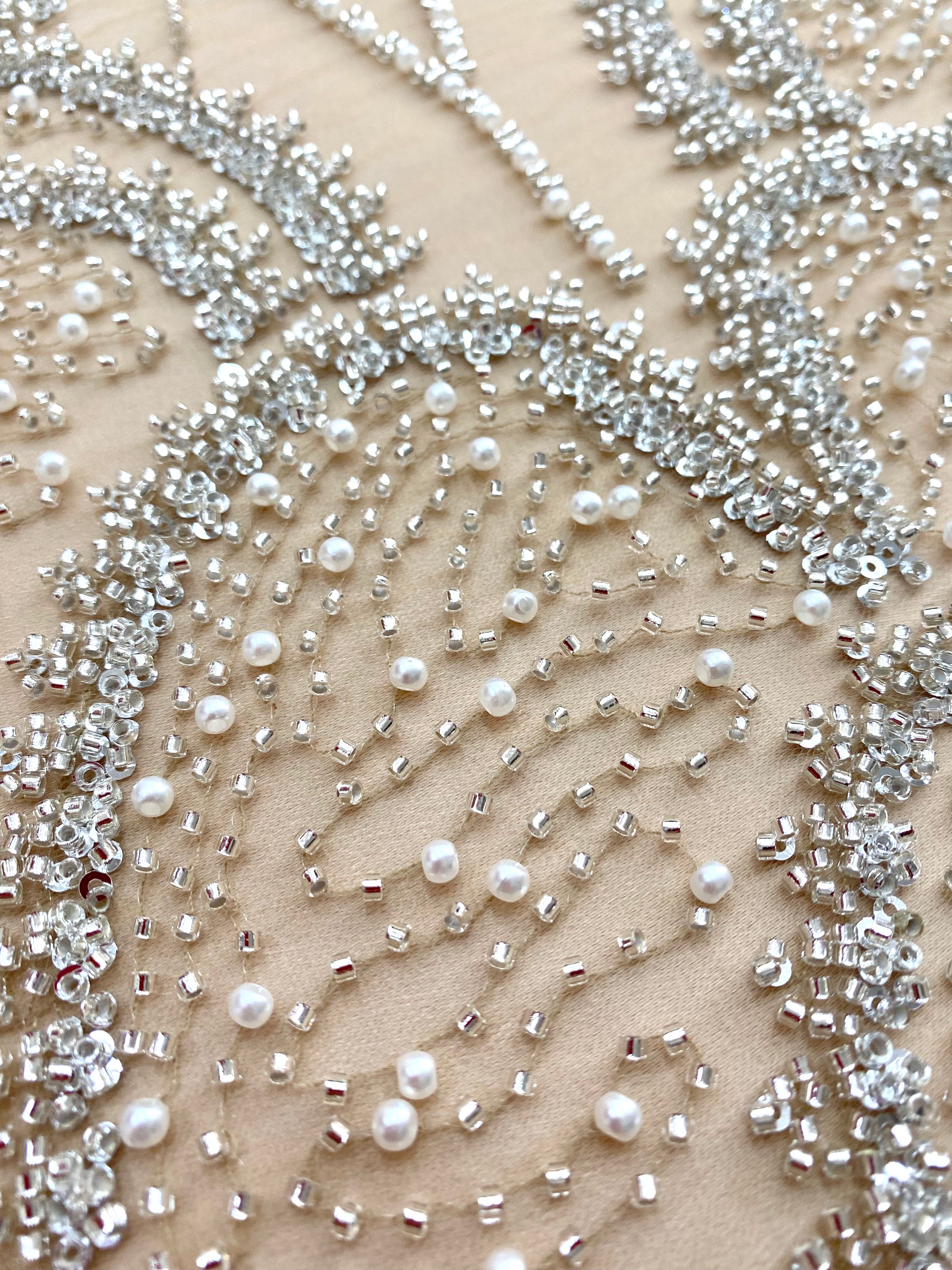 Cupon 2.39 m din Dantela Couture Argintie pe Tulle Nude cu Model Geometric, cu Perle, Margele si Paiete