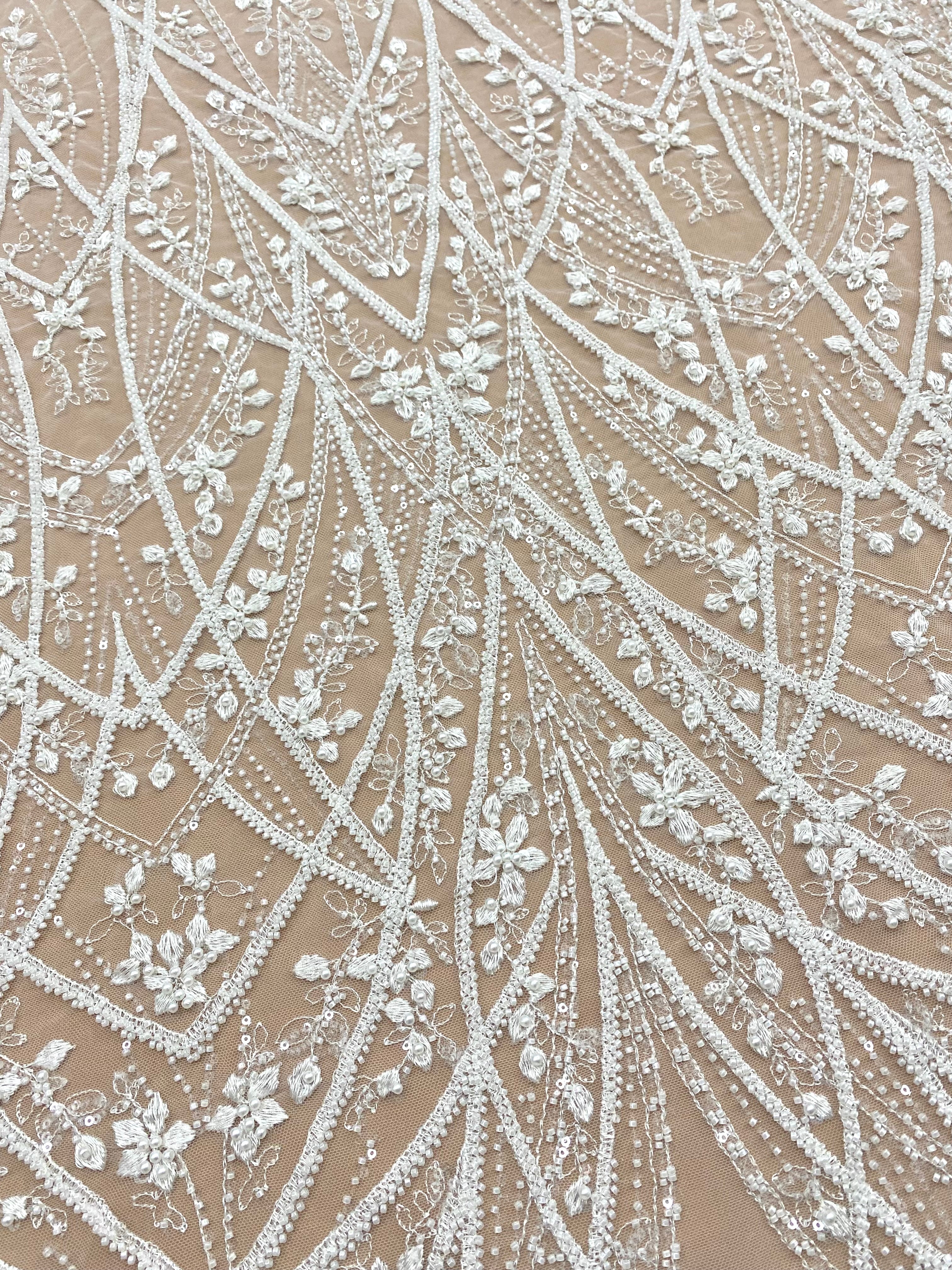 Cupon 1.55 m din Dantela Couture Ivory cu Model Geometric, cu Perle, Margele si Paiete