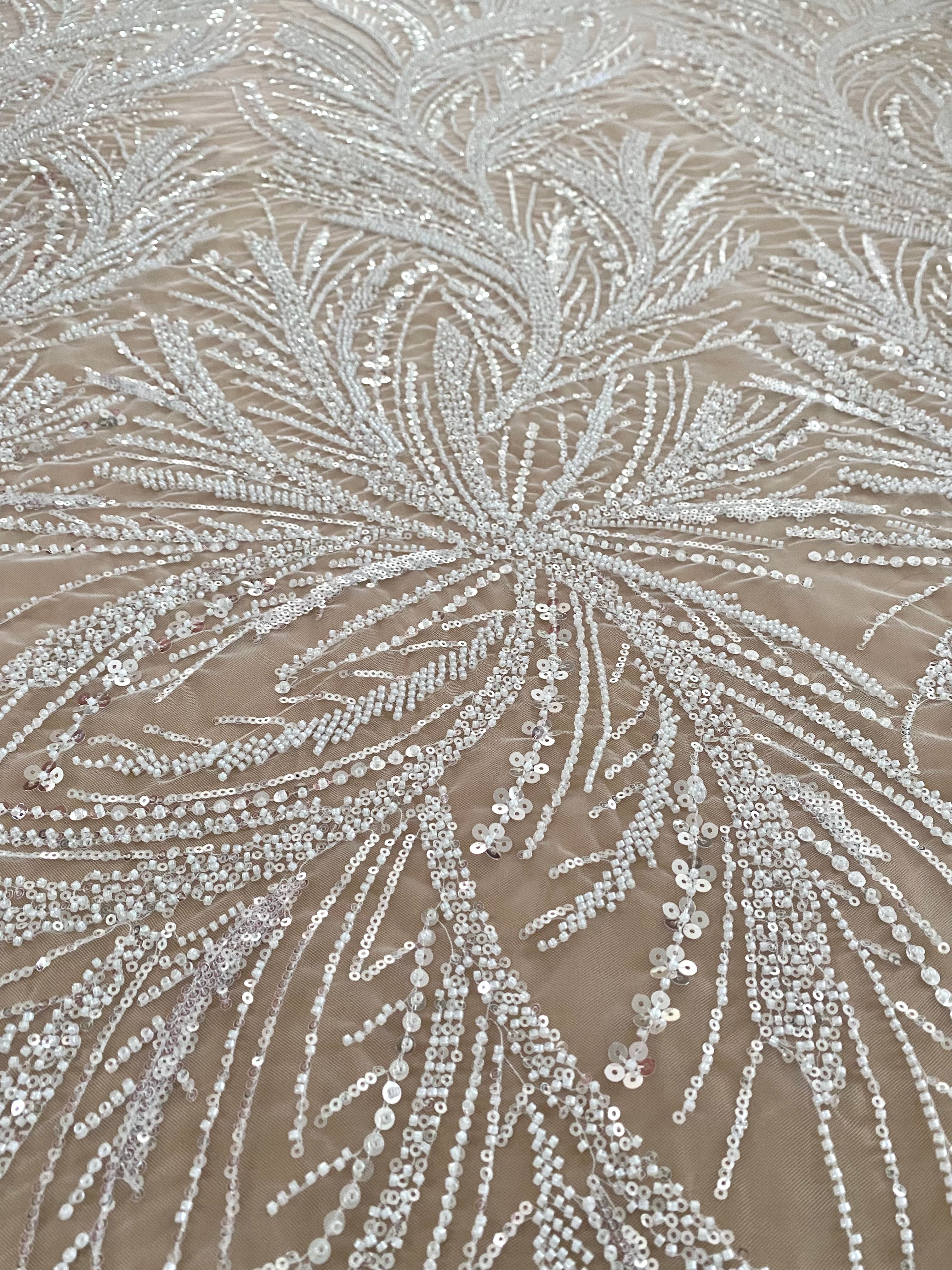 Dantela Couture Ivory gyöngyökkel és flitterekkel