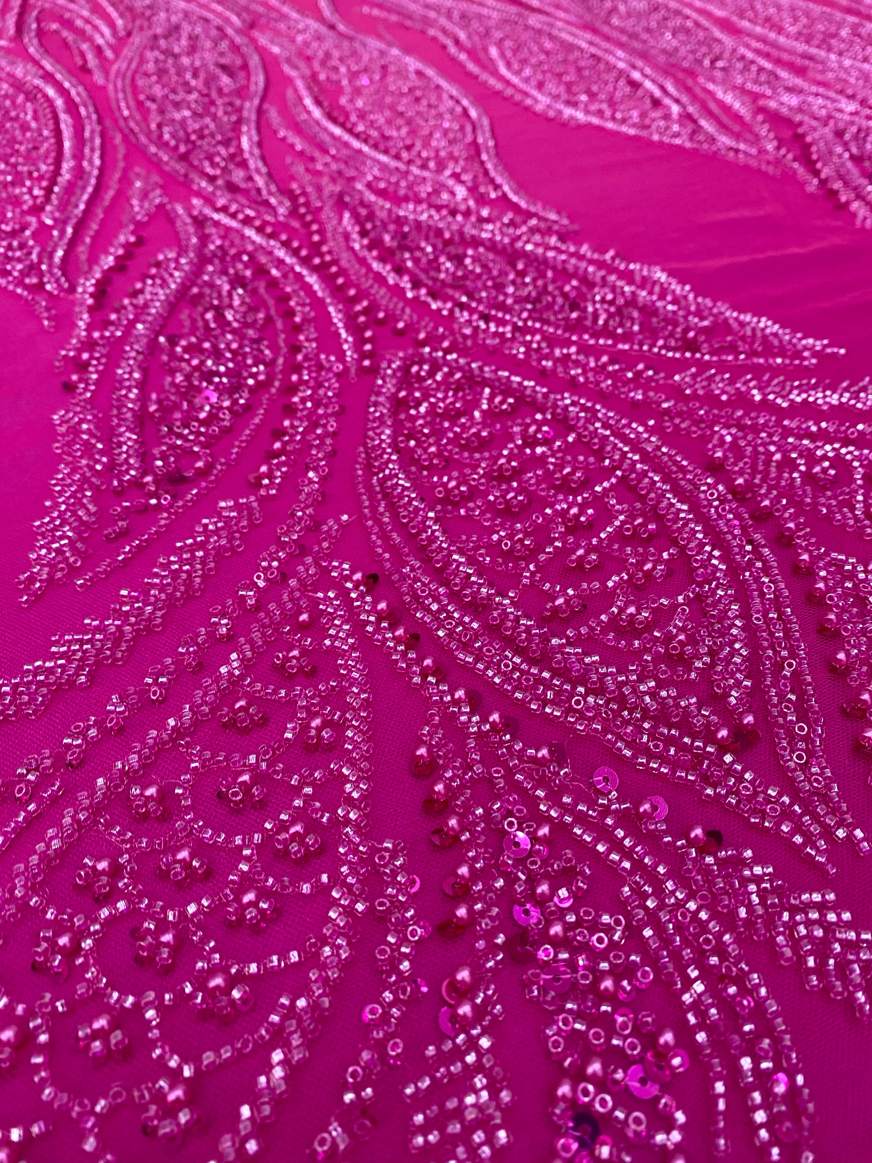 Dantela Couture Fucsia gyöngyökkel, gyöngyökkel és flitterekkel díszített panellel