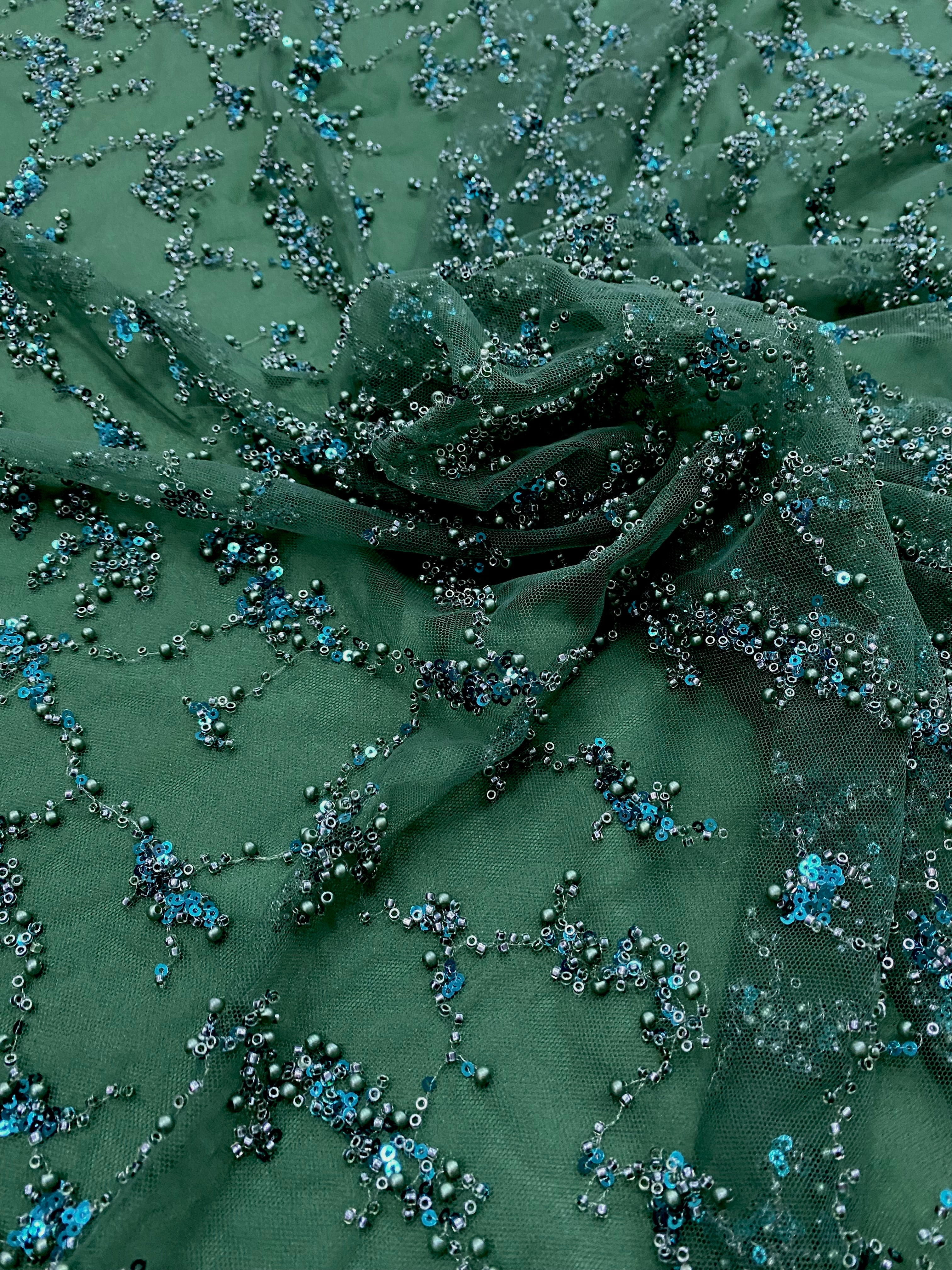 Dantela Couture Verde Smarald cu Perle, Margele si Paiete