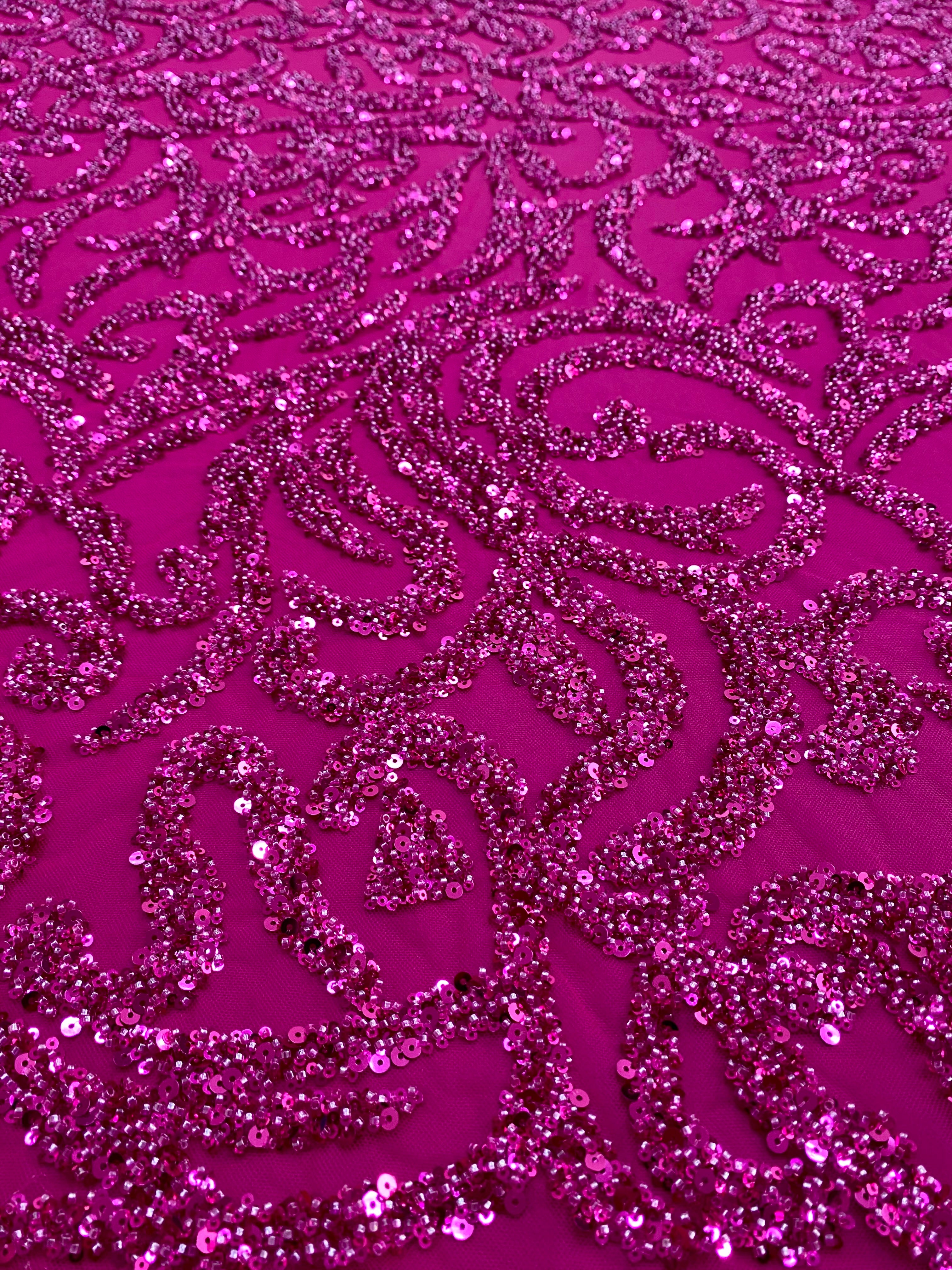 Dantela Couture Fucsia geometriai mintával, gyöngyökkel és flitterekkel