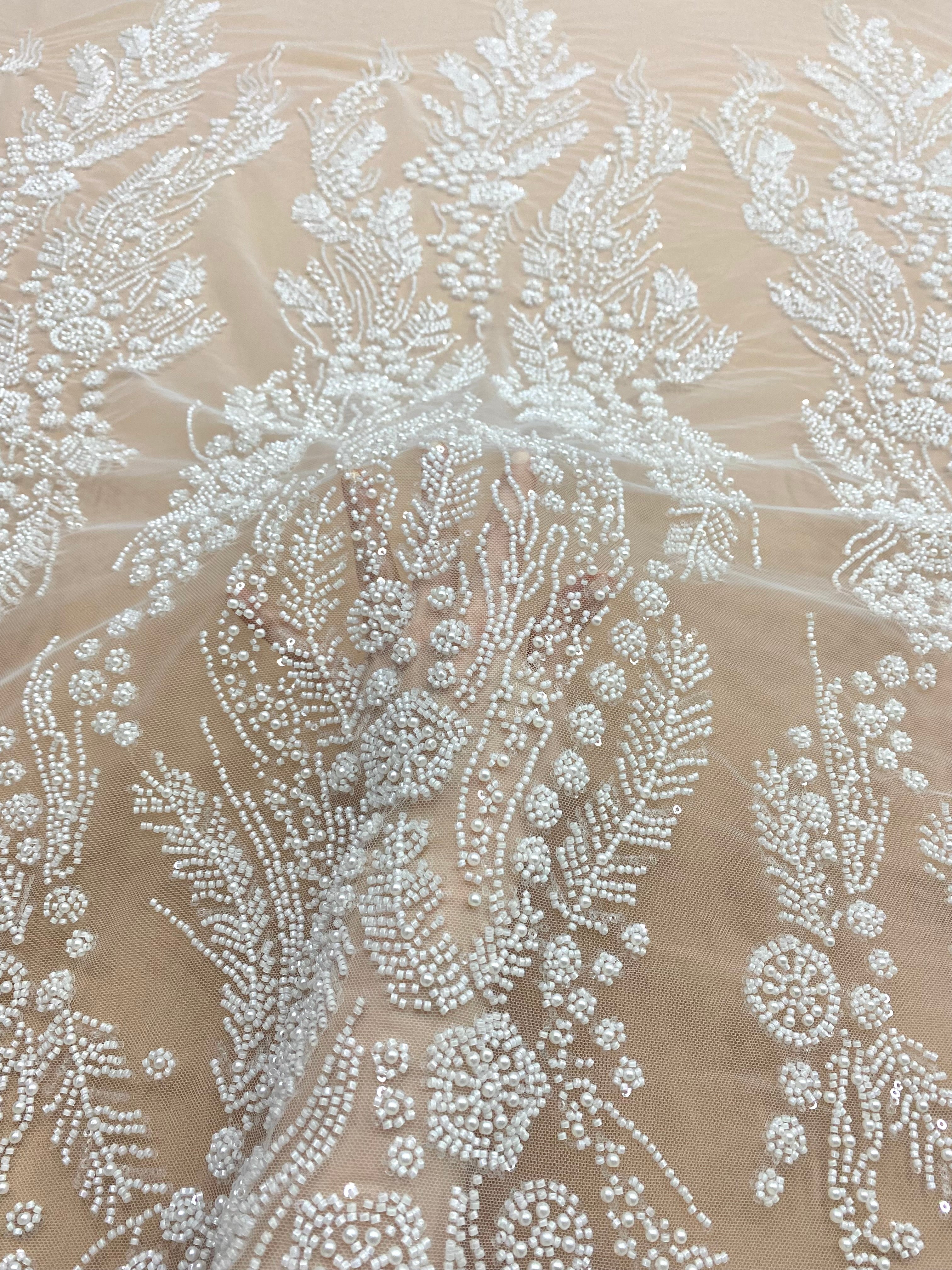 Csipke Couture Ivory, virágmintás, gyöngyökkel, gyöngyöcskékkel és flitterekkel