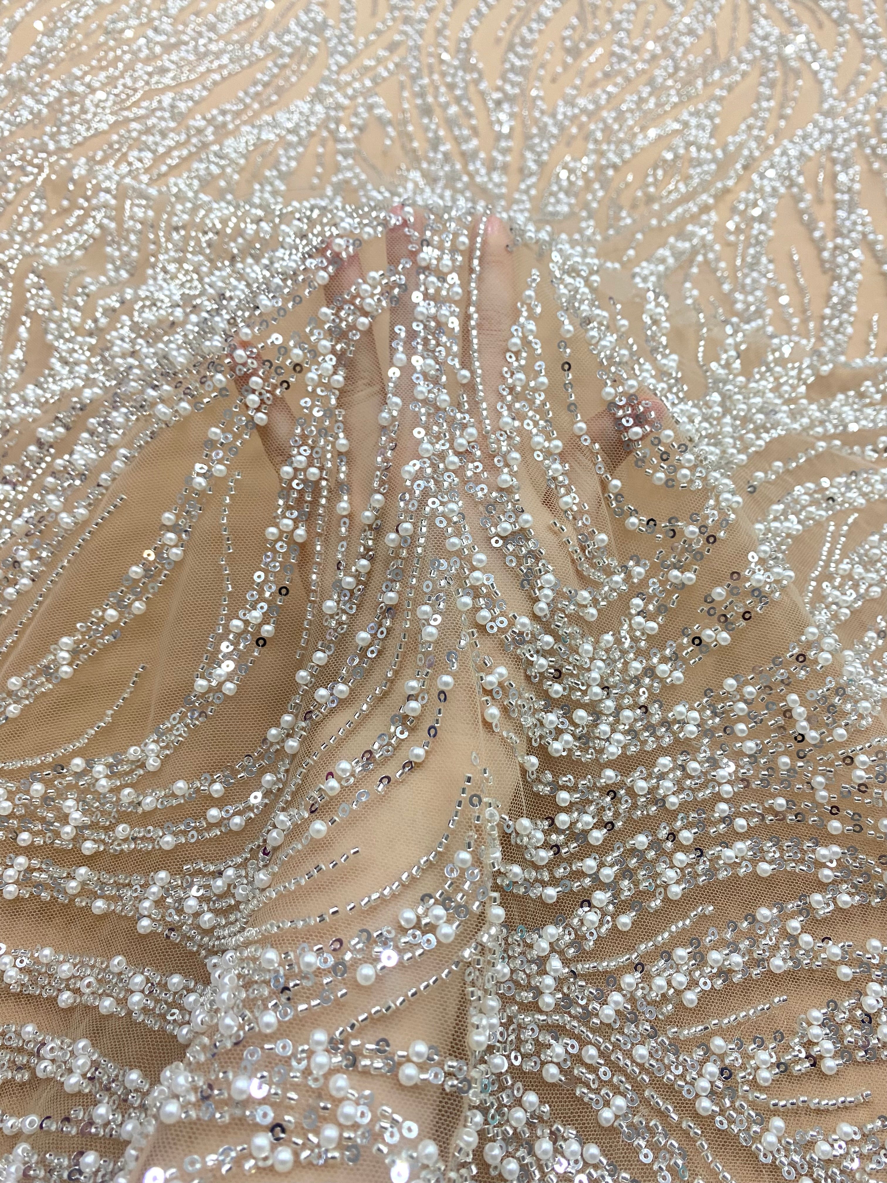 Cupon 1.48 m din Dantela Couture Argintie pe Tulle Nude cu Model Geometric, cu Perle, Margele si Paiete