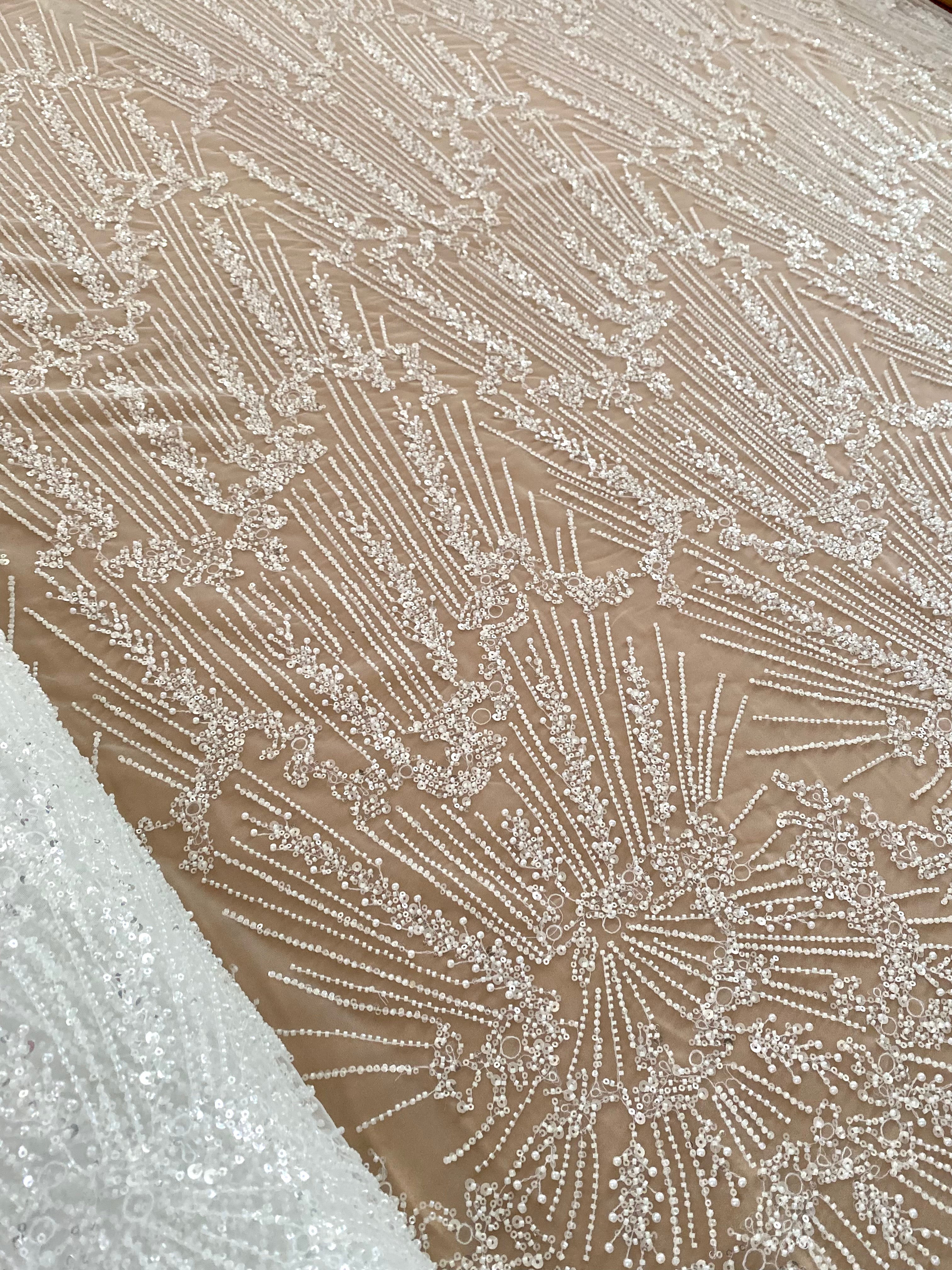 Dantela Couture Ivory geometriai mintával, gyöngyökkel és flitterekkel
