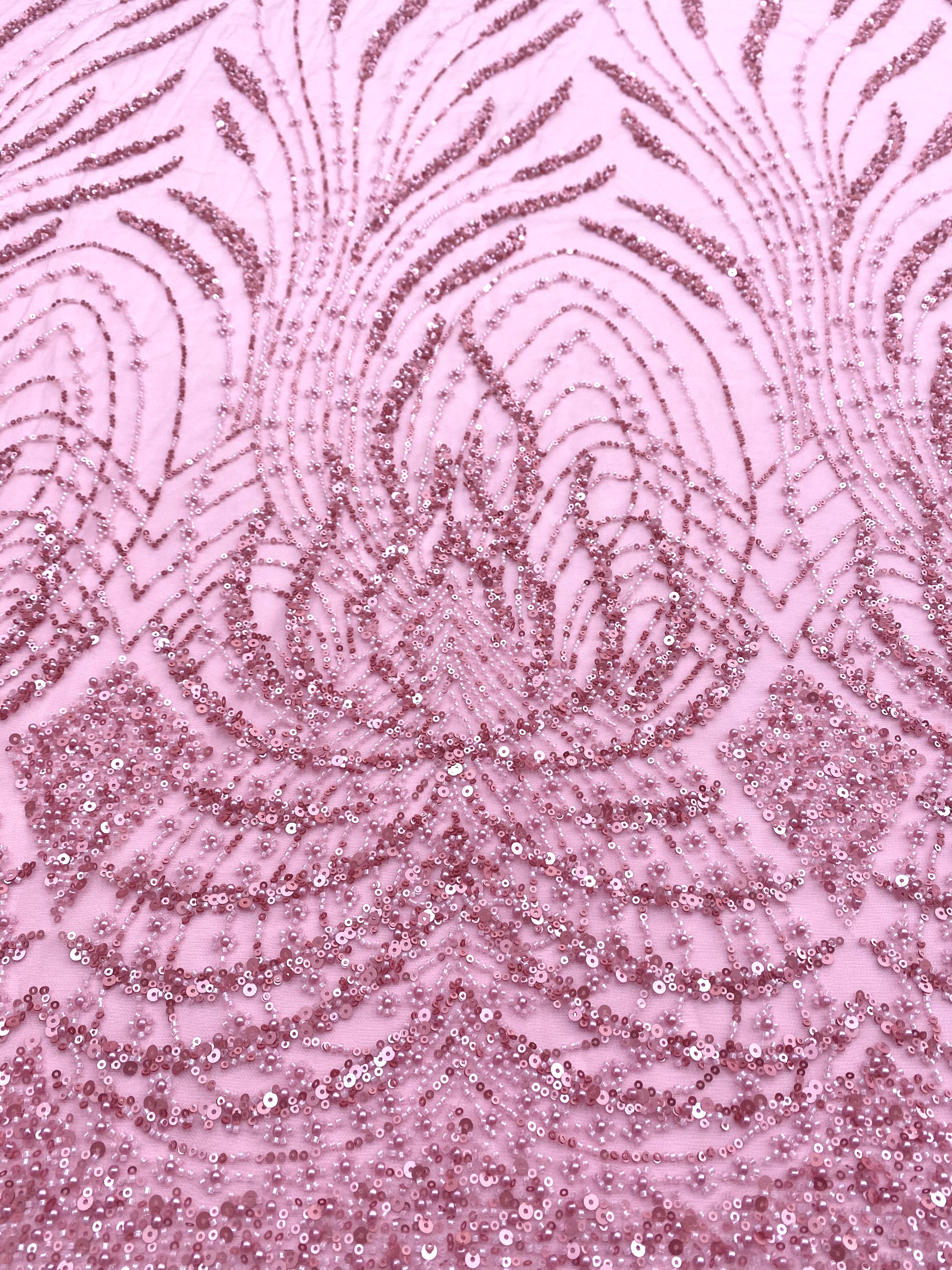 Dantela Couture rózsaszín panellel, gyöngyökkel, gyöngyöcskékkel és flitterekkel