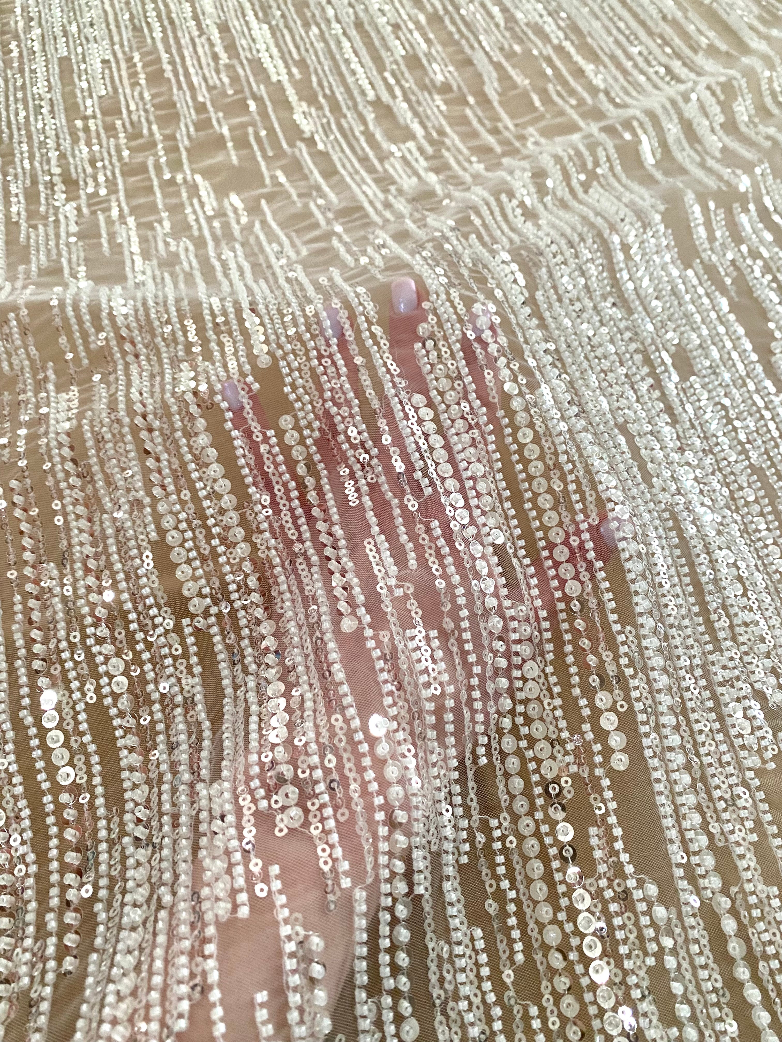 Dantela Couture Ivory Liniáris Modell, Gyöngyökkel és Flitterekkel