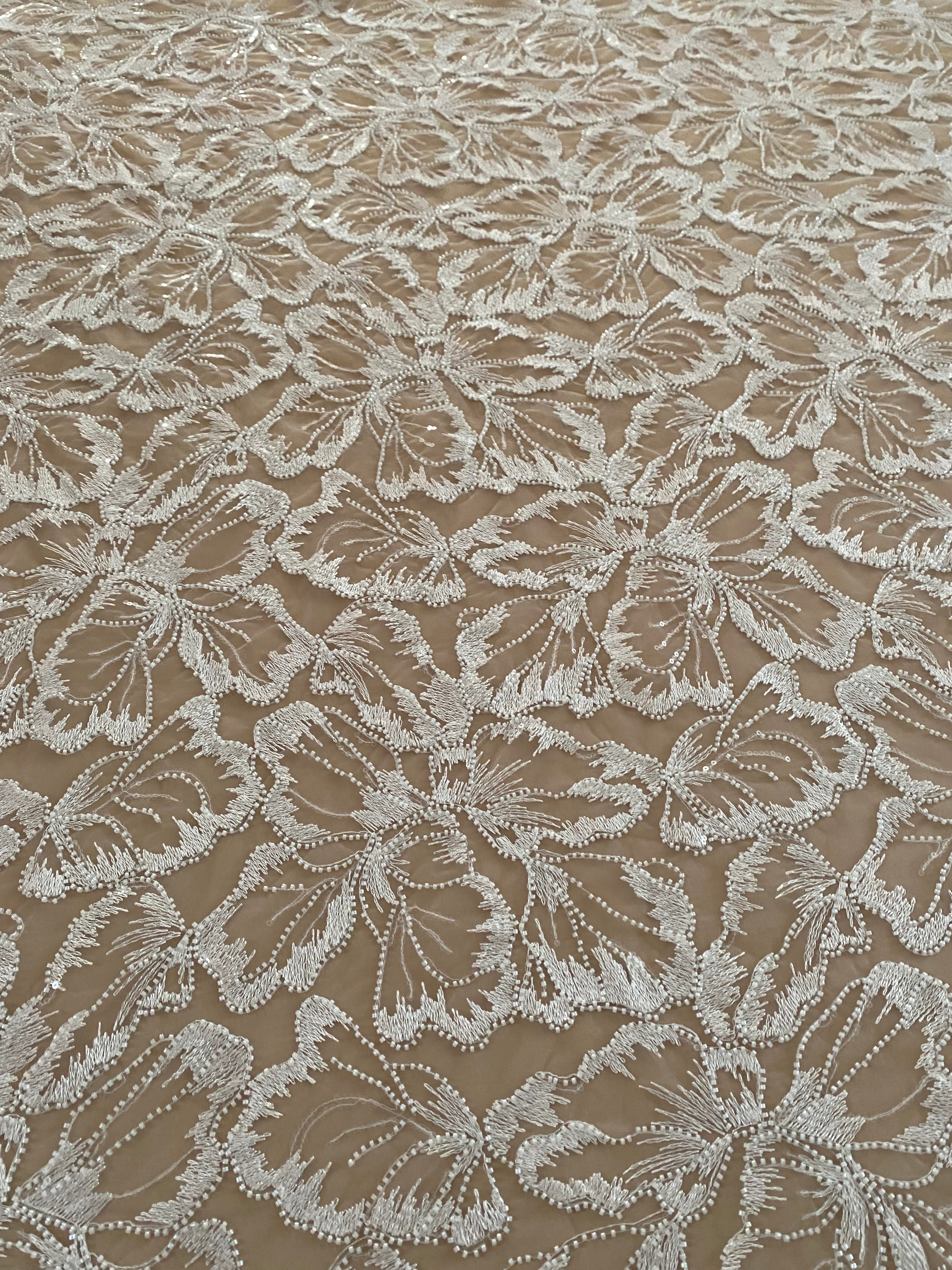 Dantela Couture Ivory virágmintás, gyöngyökkel és flitterekkel