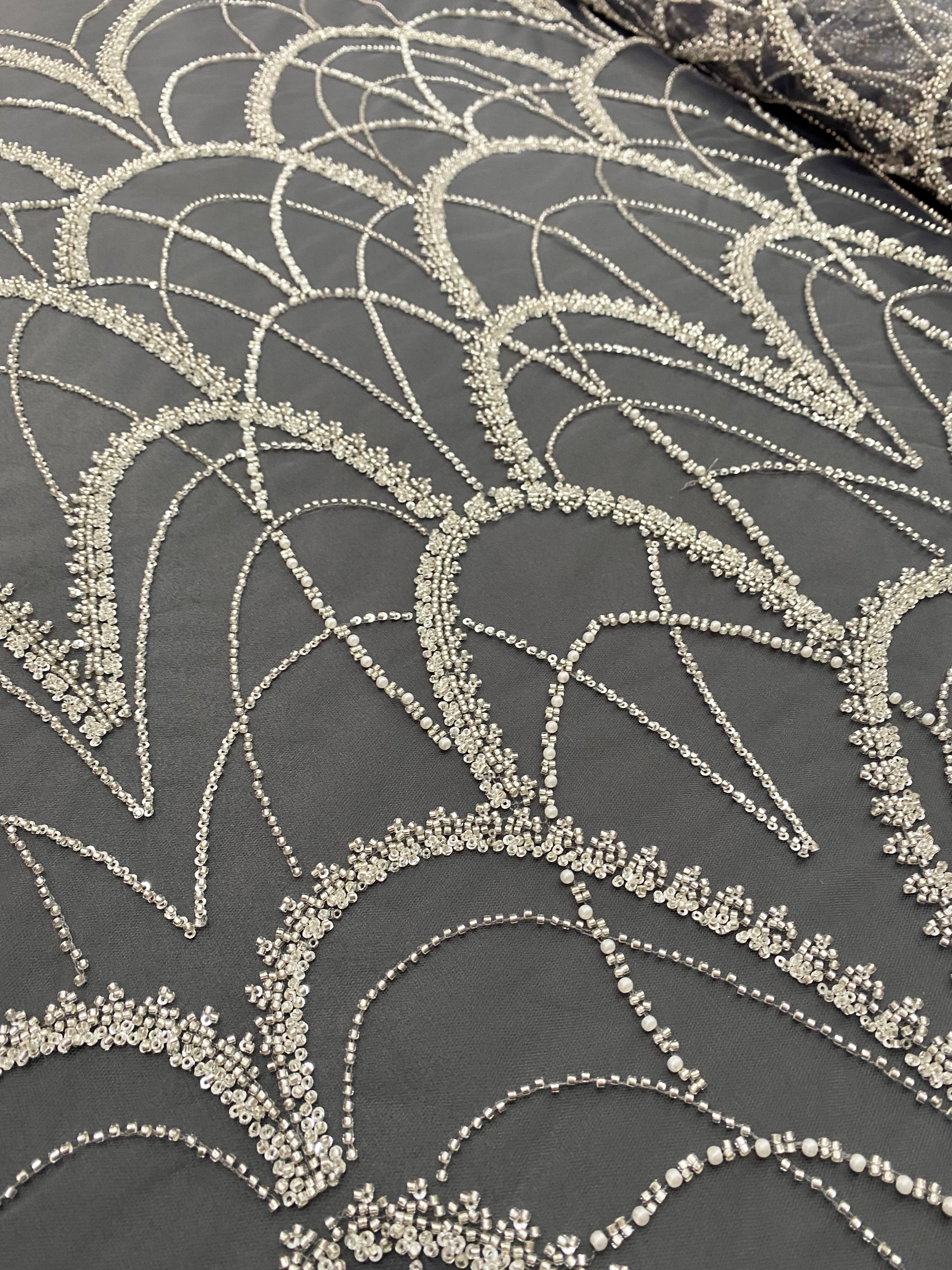 Cupon 1.63 m din Dantela Couture Argintie pe Tulle Antracit cu Model Geometric, cu Perle, Margele Si Paiete