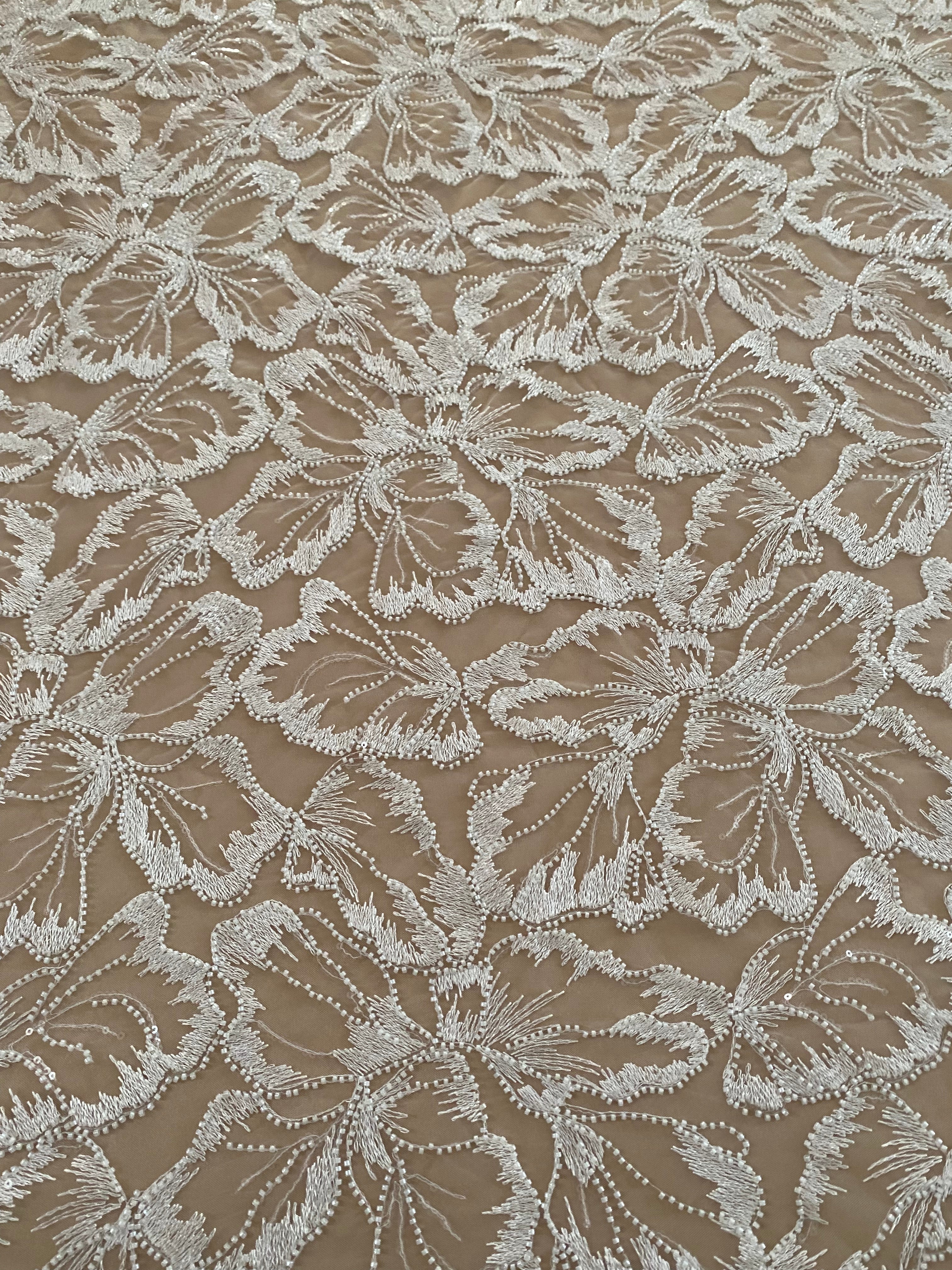 Dantela Couture Ivory virágmintás, gyöngyökkel és flitterekkel