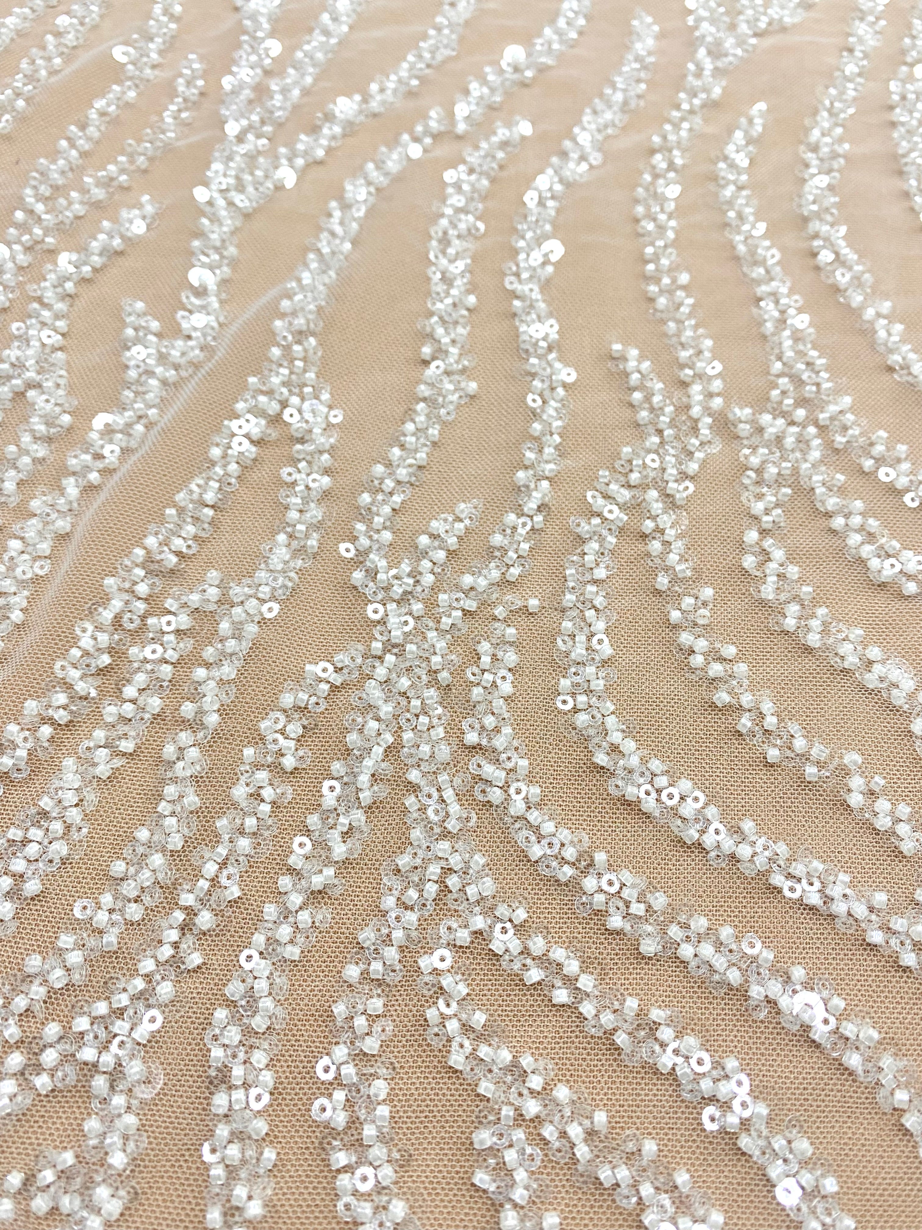 Csipke Couture Ivory, szálas díszítéssel, gyöngyökkel és flitterekkel