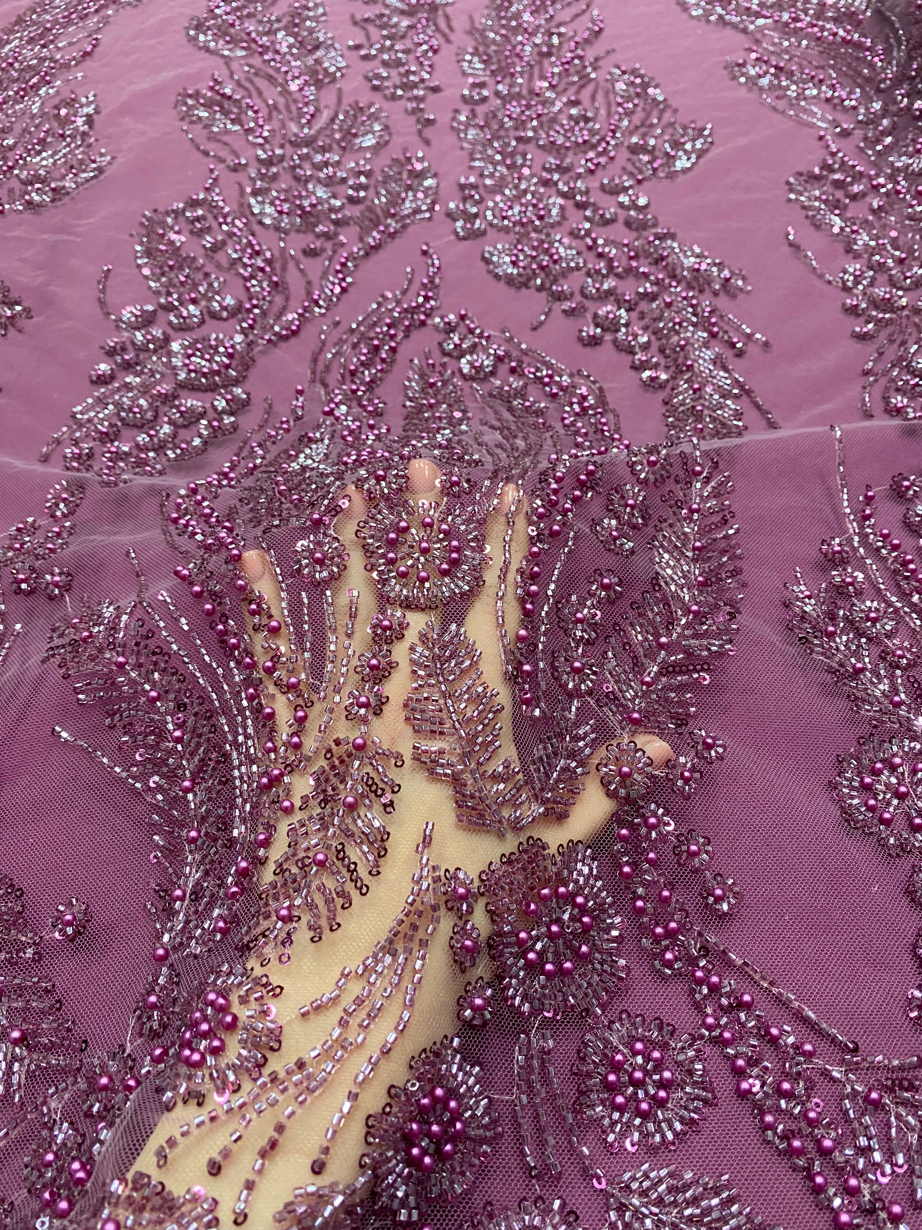 Dantela Couture Magenta virágmintával, gyöngyökkel, gyöngyöcskékkel és flitterekkel
