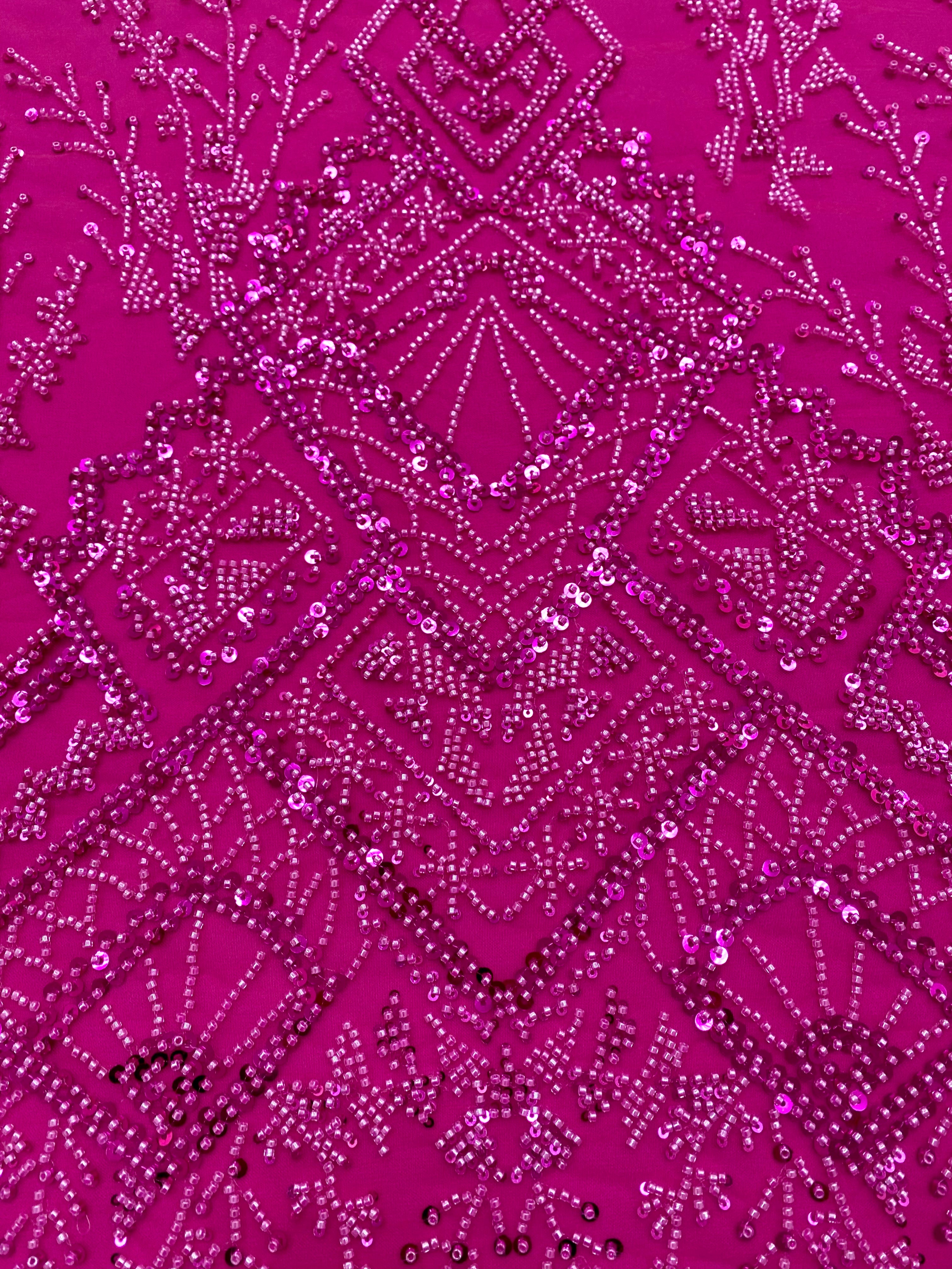 Dantela Couture Fucsia geometriai mintával, gyöngyökkel és flitterekkel