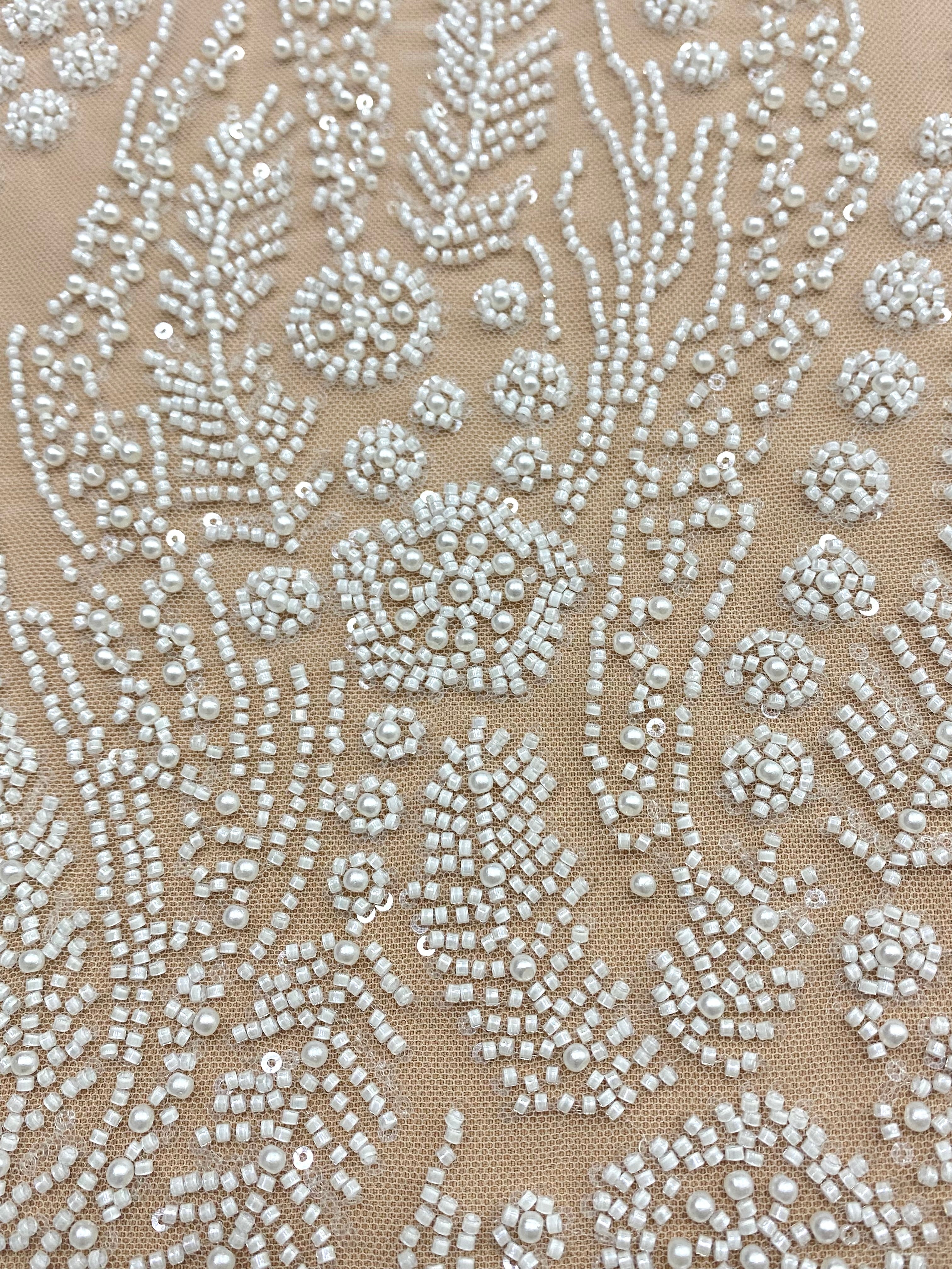 Csipke Couture Ivory, virágmintás, gyöngyökkel, gyöngyöcskékkel és flitterekkel