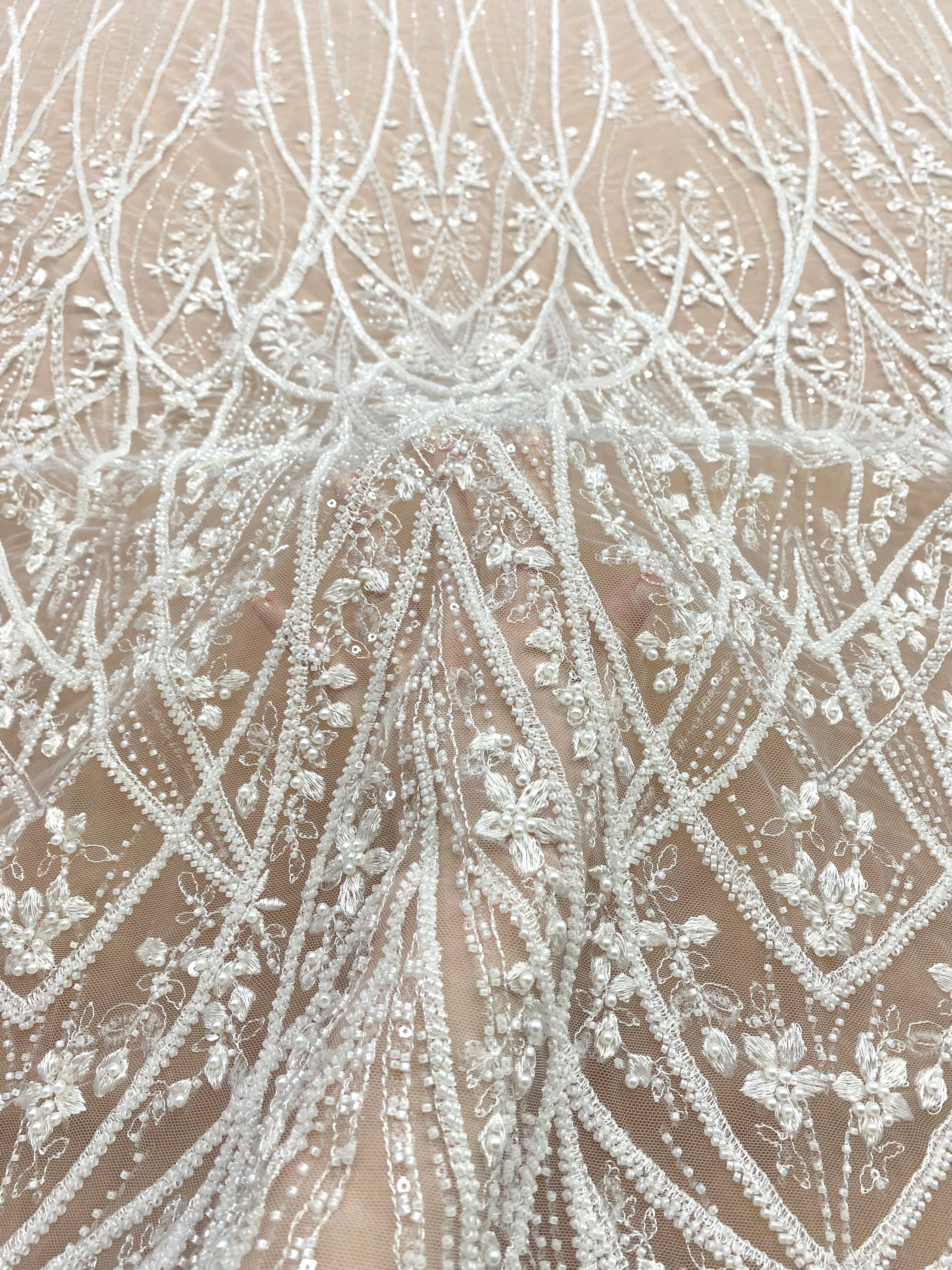 Cupon 1.55 m din Dantela Couture Ivory cu Model Geometric, cu Perle, Margele si Paiete