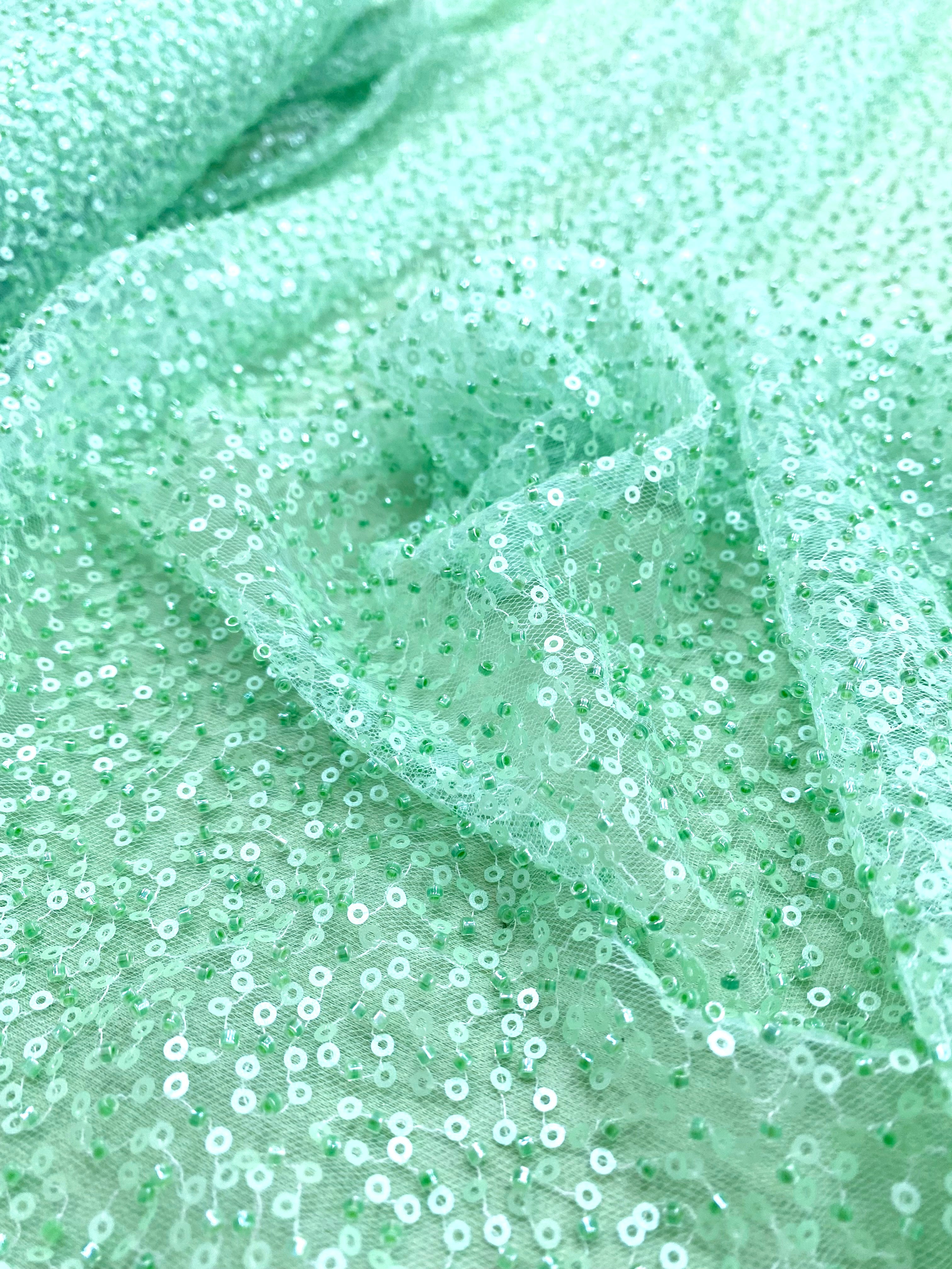 Dantela Couture Zöld Menta Általános Minta, Gyöngyökkel és Flitterekkel