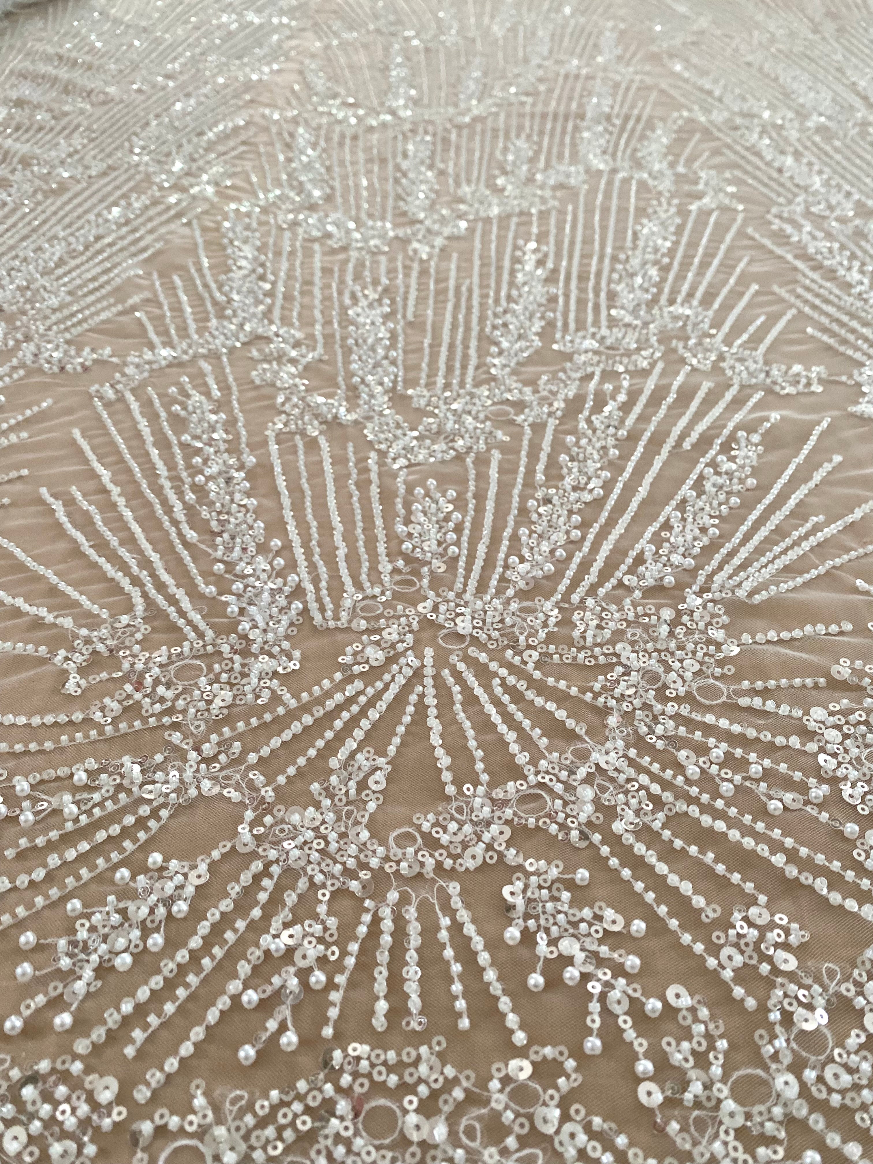 Dantela Couture Ivory geometriai mintával, gyöngyökkel és flitterekkel