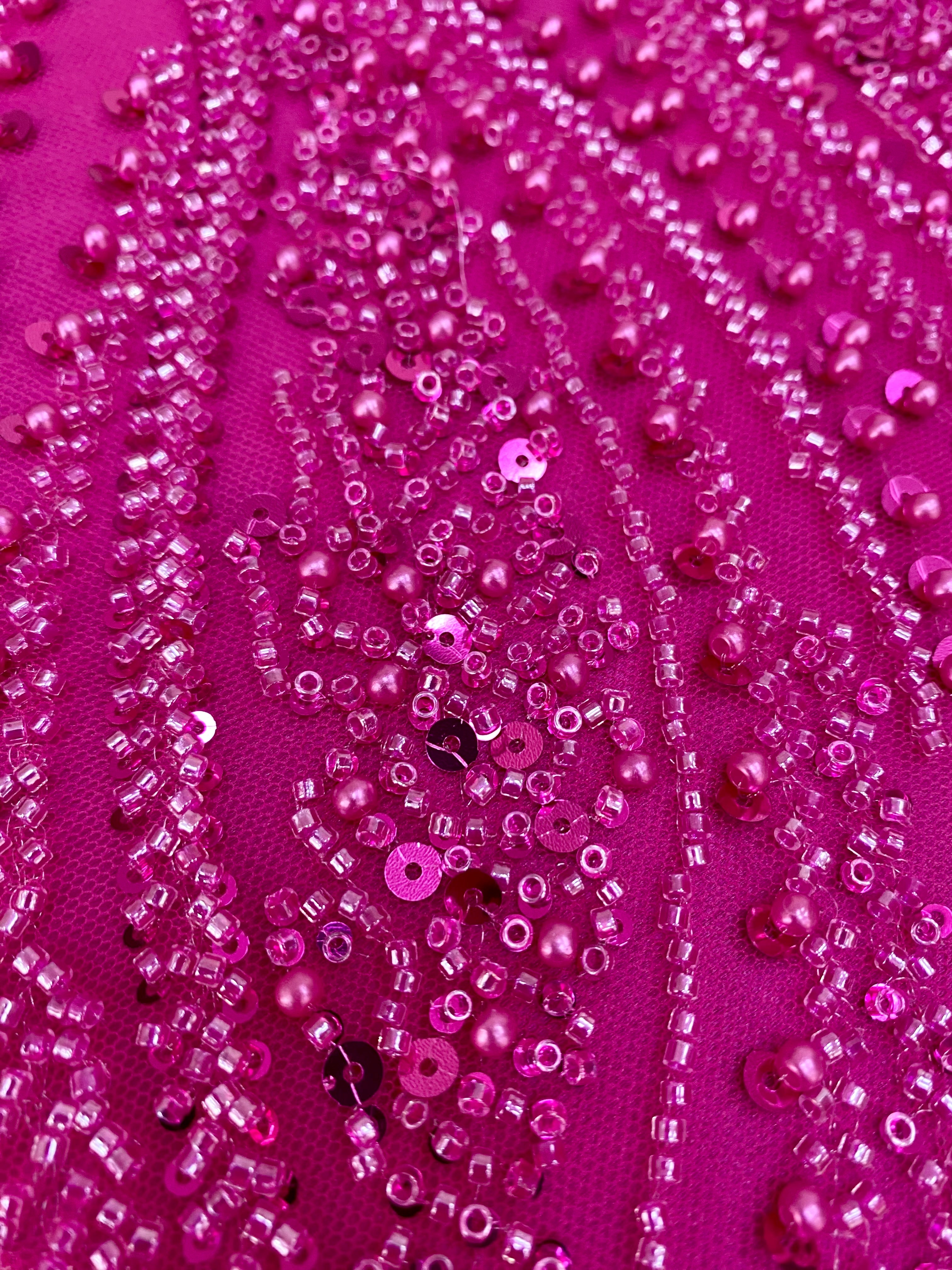 Dantela Couture Fucsia gyöngyökkel, gyöngyökkel és flitterekkel díszített panellel
