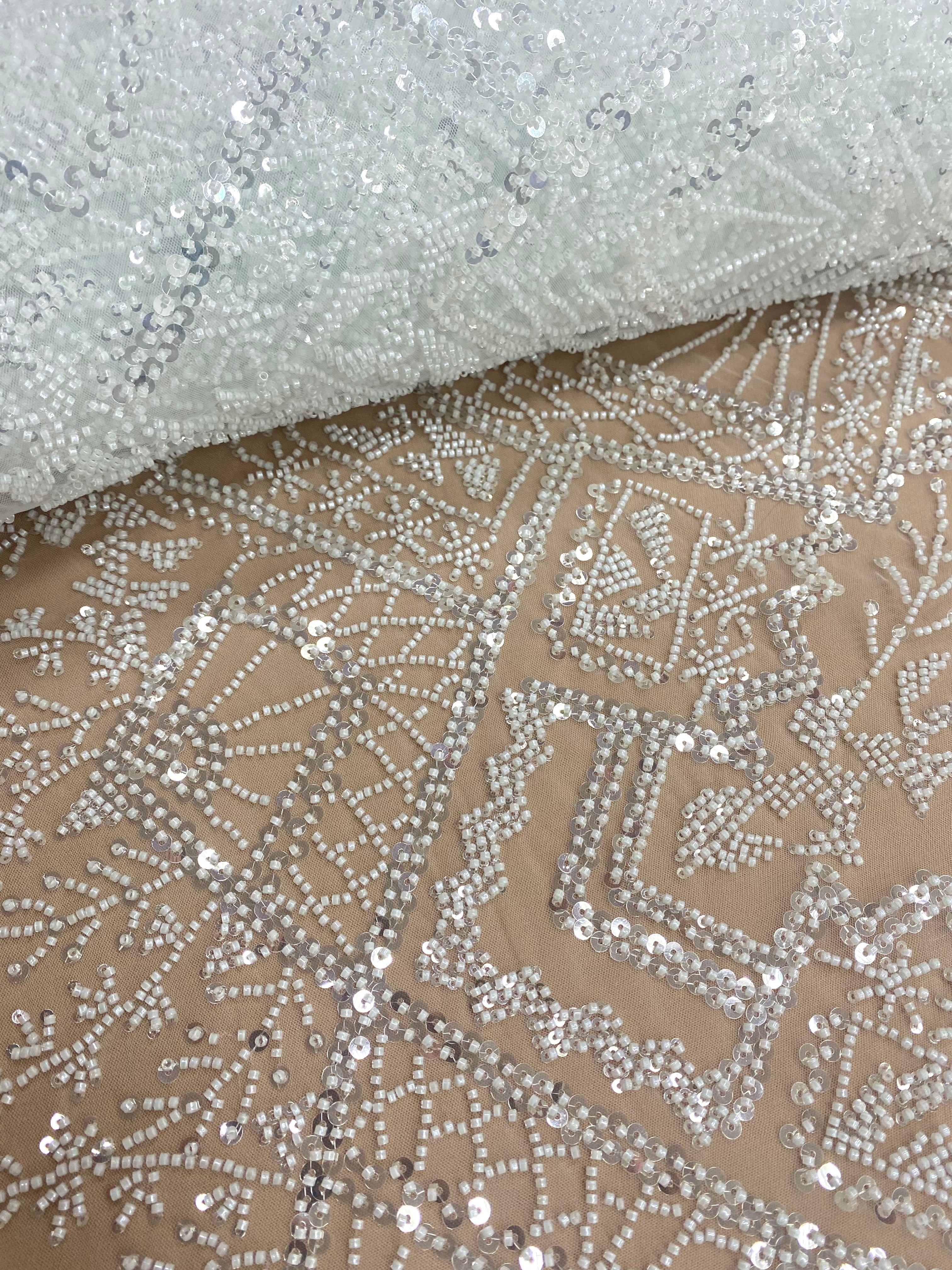 Csipke Couture Ivory geometrikus mintával, gyöngyökkel és flitterekkel