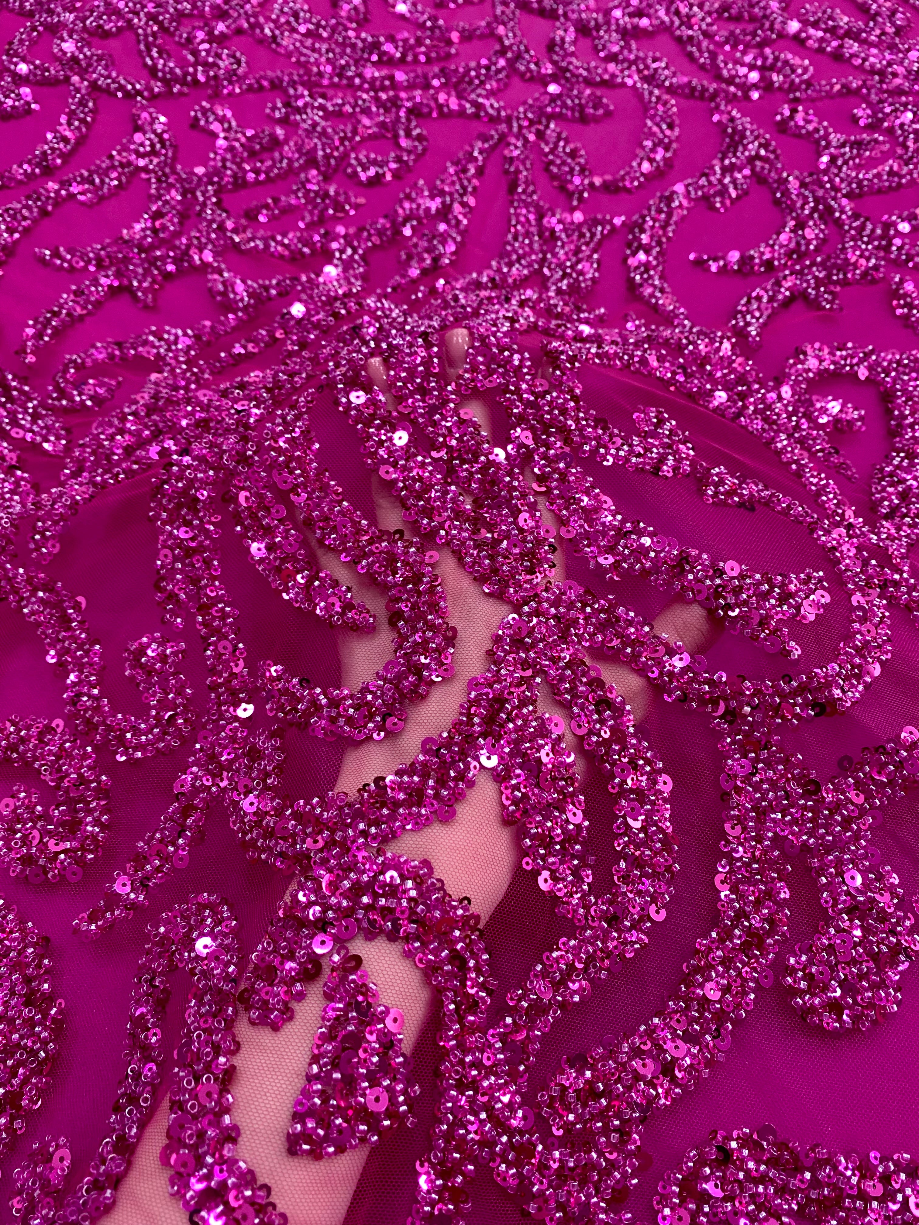 Dantela Couture Fucsia geometriai mintával, gyöngyökkel és flitterekkel