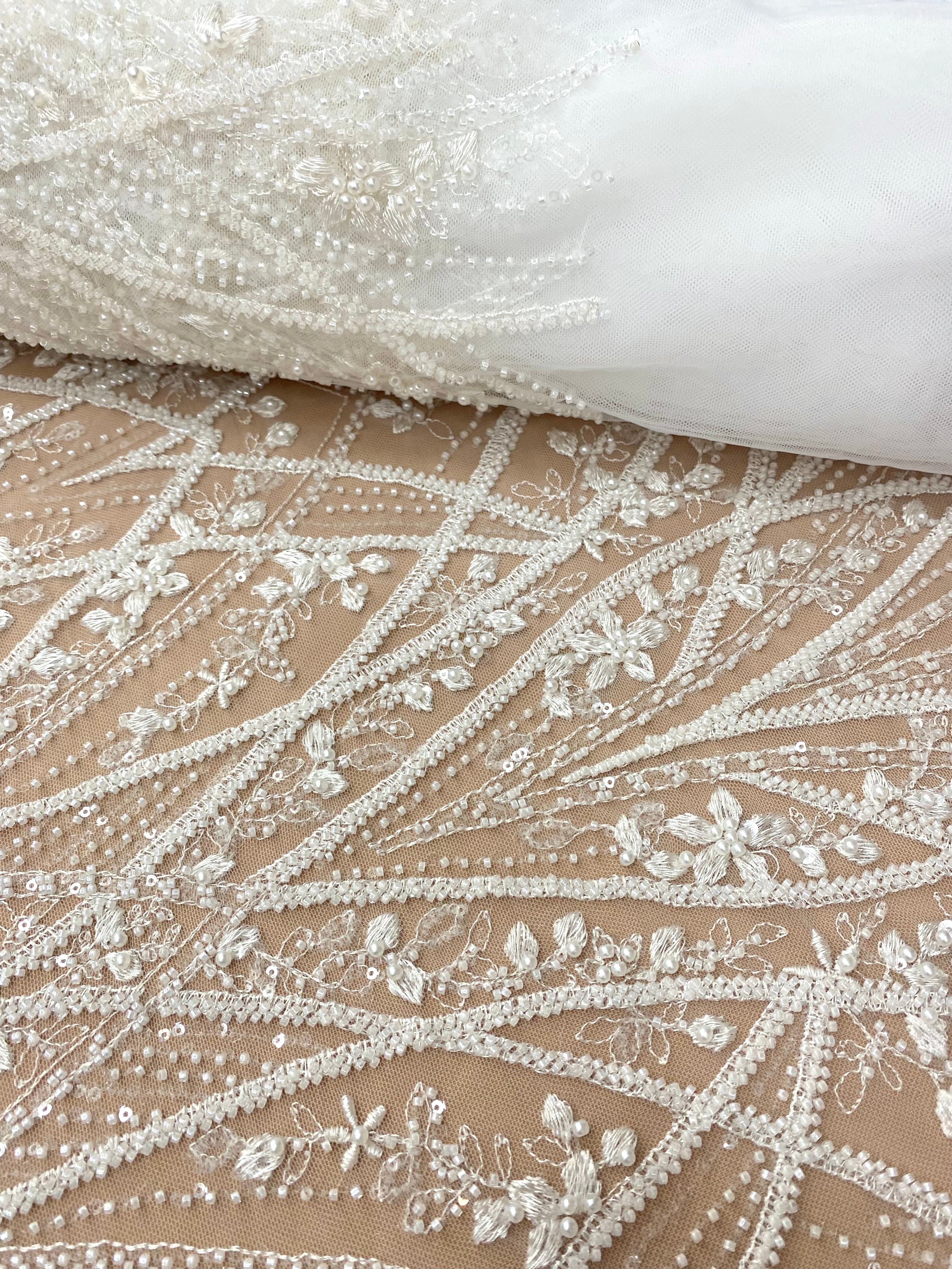 Cupon 1.55 m din Dantela Couture Ivory cu Model Geometric, cu Perle, Margele si Paiete